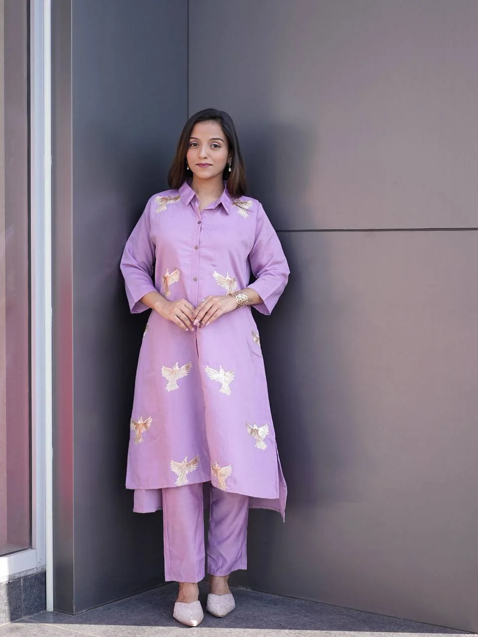 Roman Silk Bird Embroidered Kurta Set in Lilac