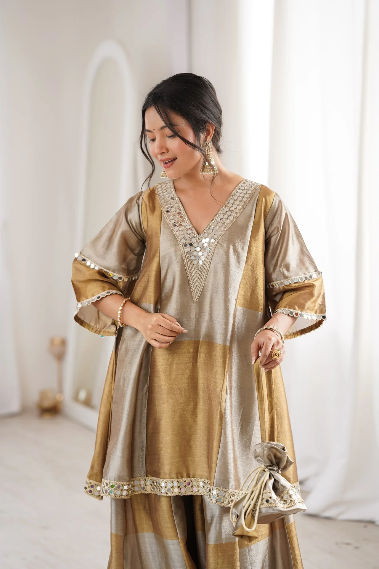 Women's Two-Tone Tissue Kurta Set with Palazzo and Batwa in Beige — photo 3 of 9