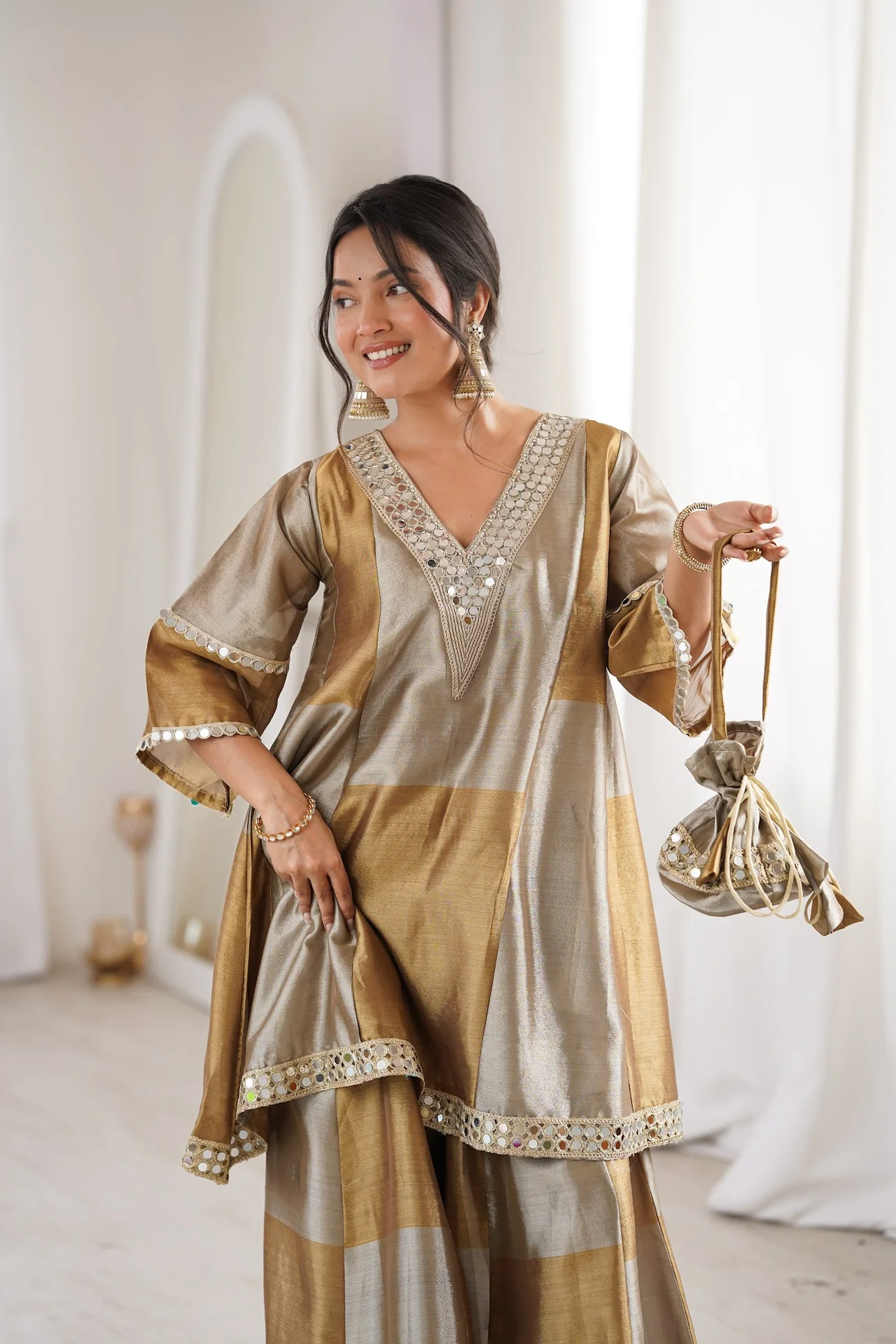 Women's Two-Tone Tissue Kurta Set with Palazzo and Batwa in Beige — photo 4 of 9