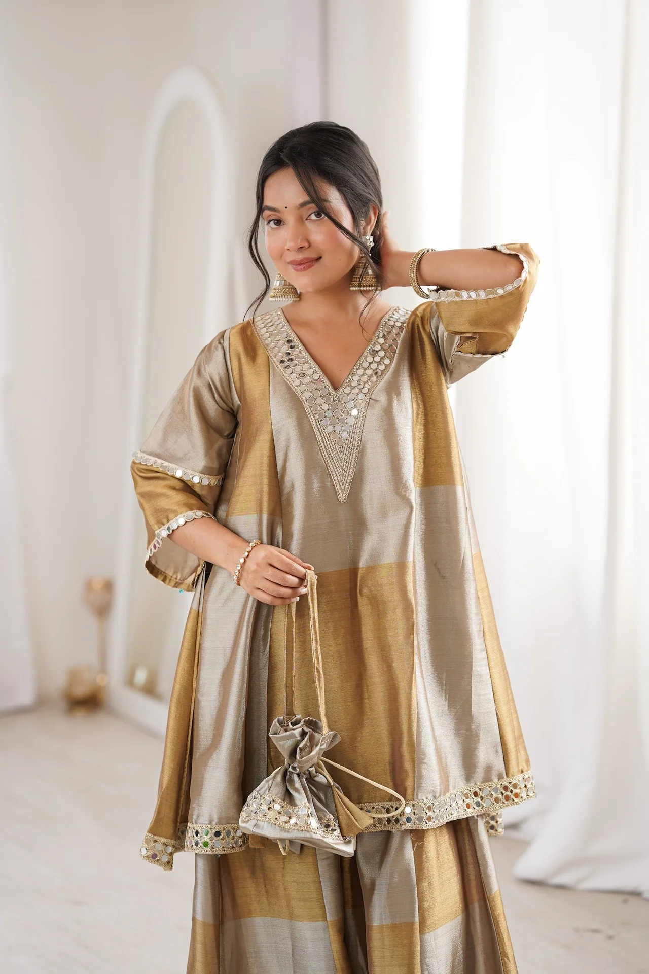 Women's Two-Tone Tissue Kurta Set with Palazzo and Batwa in Beige — photo 8 of 9