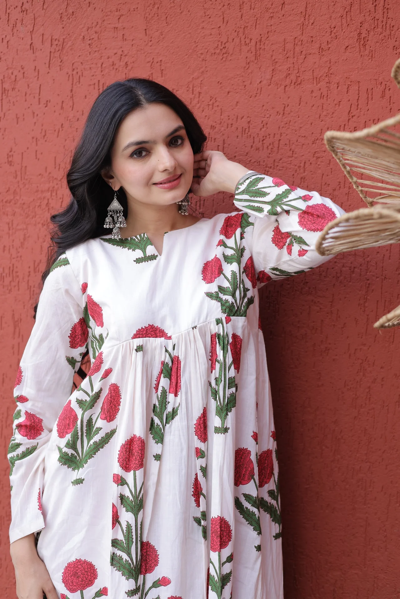 Women's Printed Cotton Kurta Set with Pant in White — photo 2 of 7