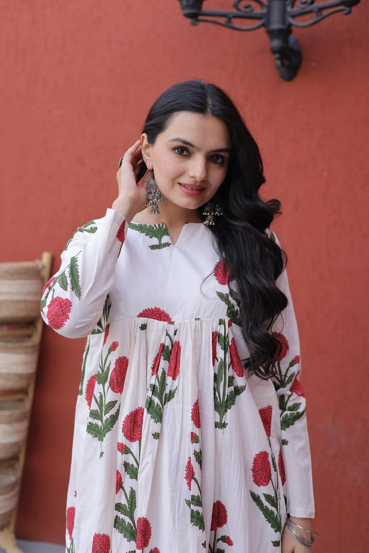 Women's Printed Cotton Kurta Set with Pant in White — photo 4 of 7