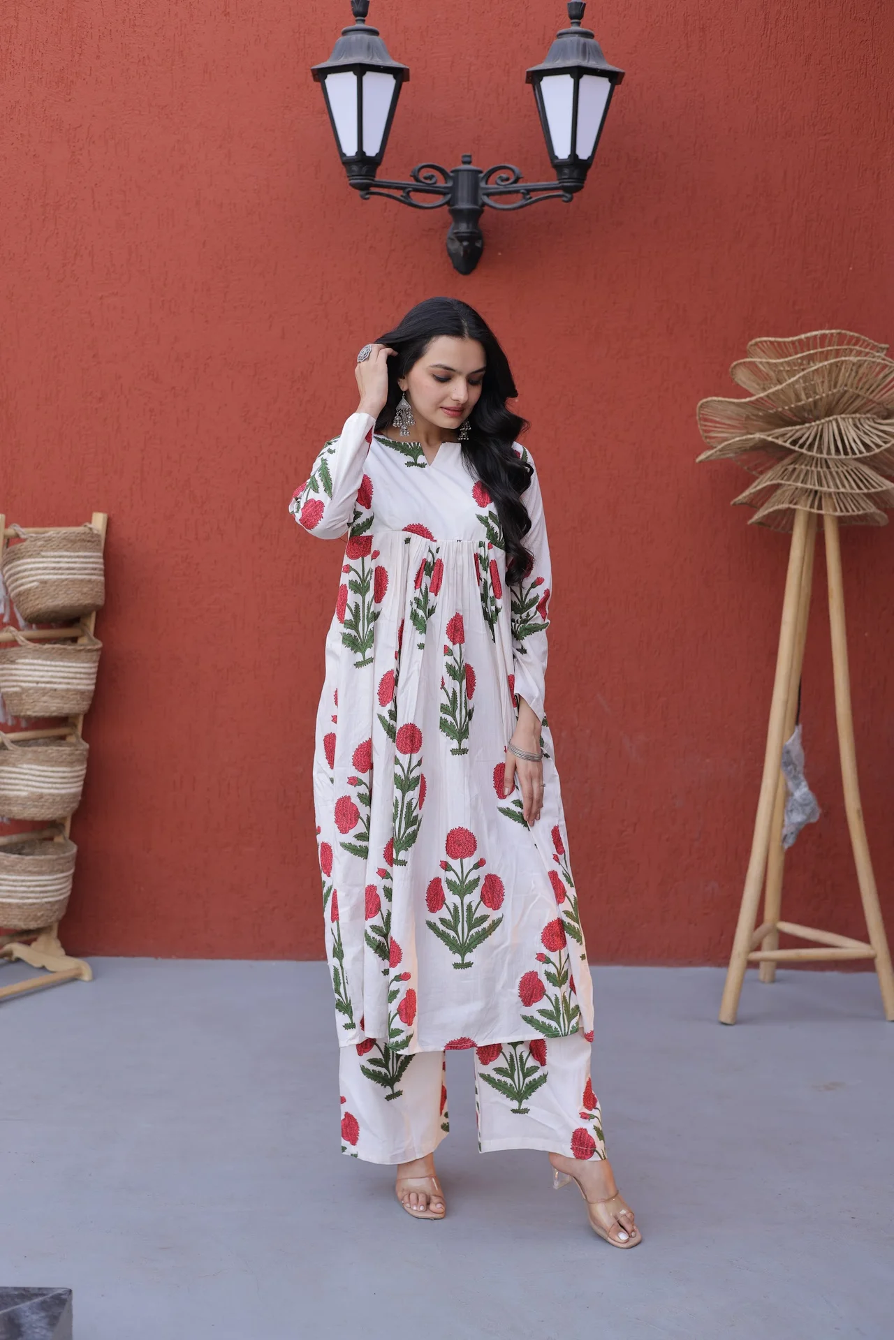 Women's Printed Cotton Kurta Set with Pant in White — photo 6 of 7