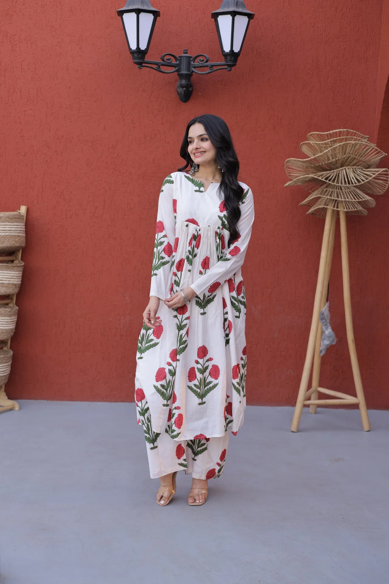 Women's Printed Cotton Kurta Set with Pant in White — photo 7 of 7