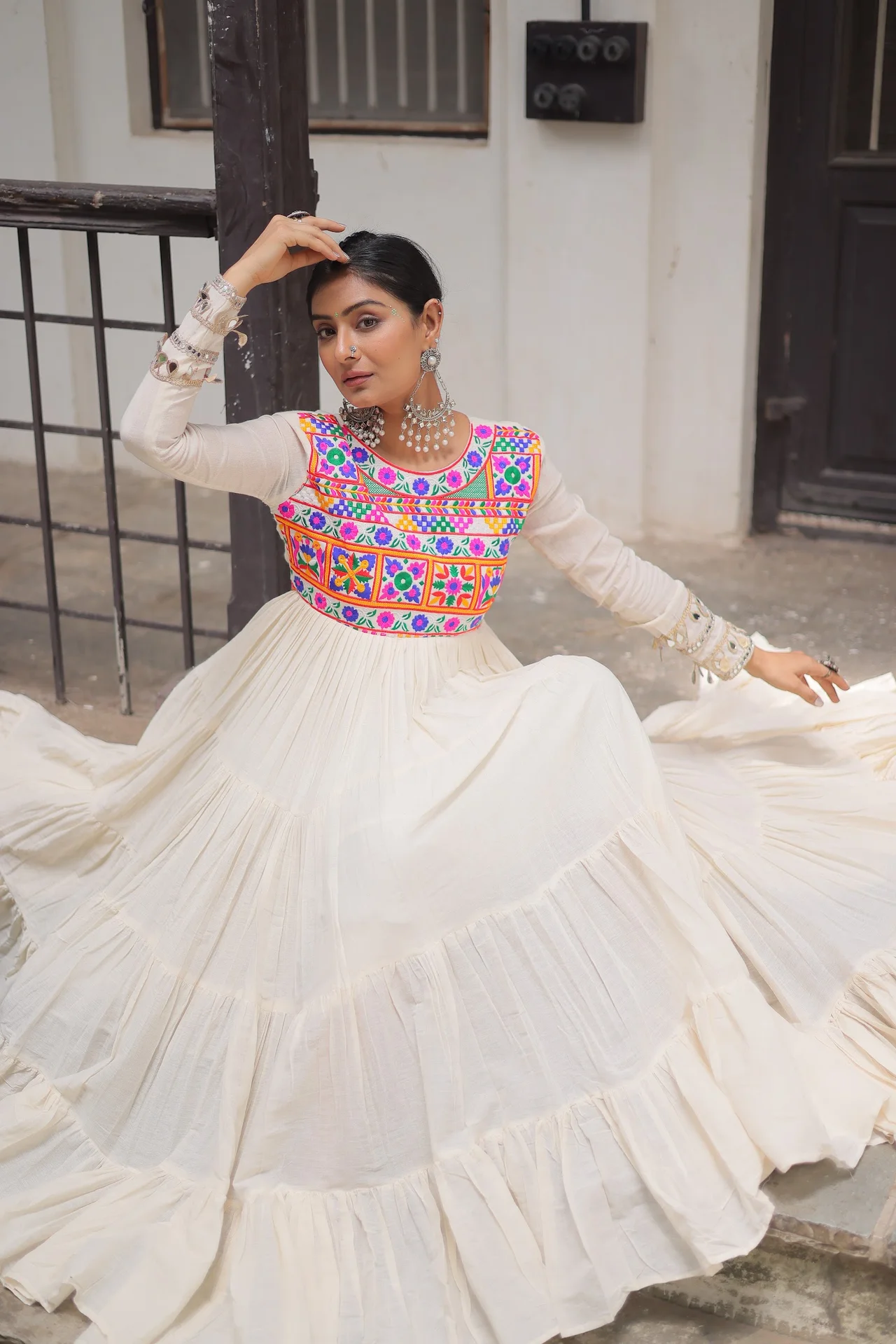 Women's Kora Cotton Gown with Full Sleeves in Off White — photo 4 of 6