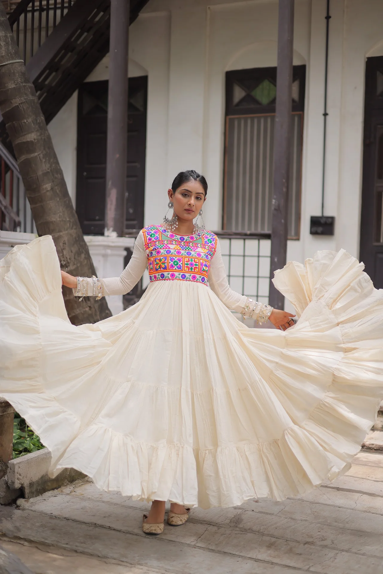 Women's Kora Cotton Gown with Full Sleeves in Off White — photo 5 of 6