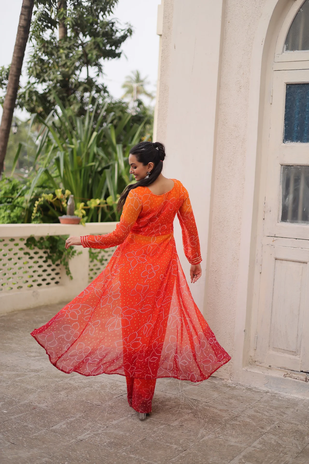 Women's Bandhani Print Kurta Set with Kutchi Gamthi Patchwork in Orange — photo 4 of 6