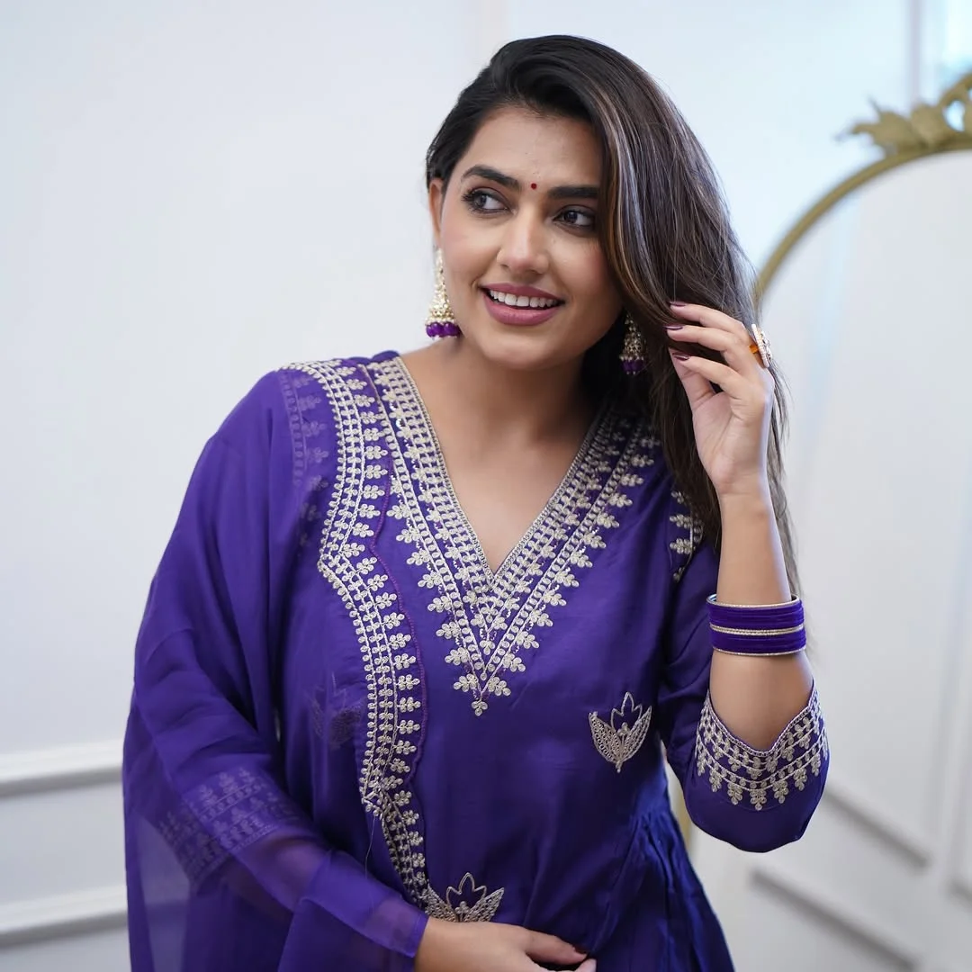 Women's Chanderi Embroidered Kurta Set with Dupatta in Purple — photo 8 of 8