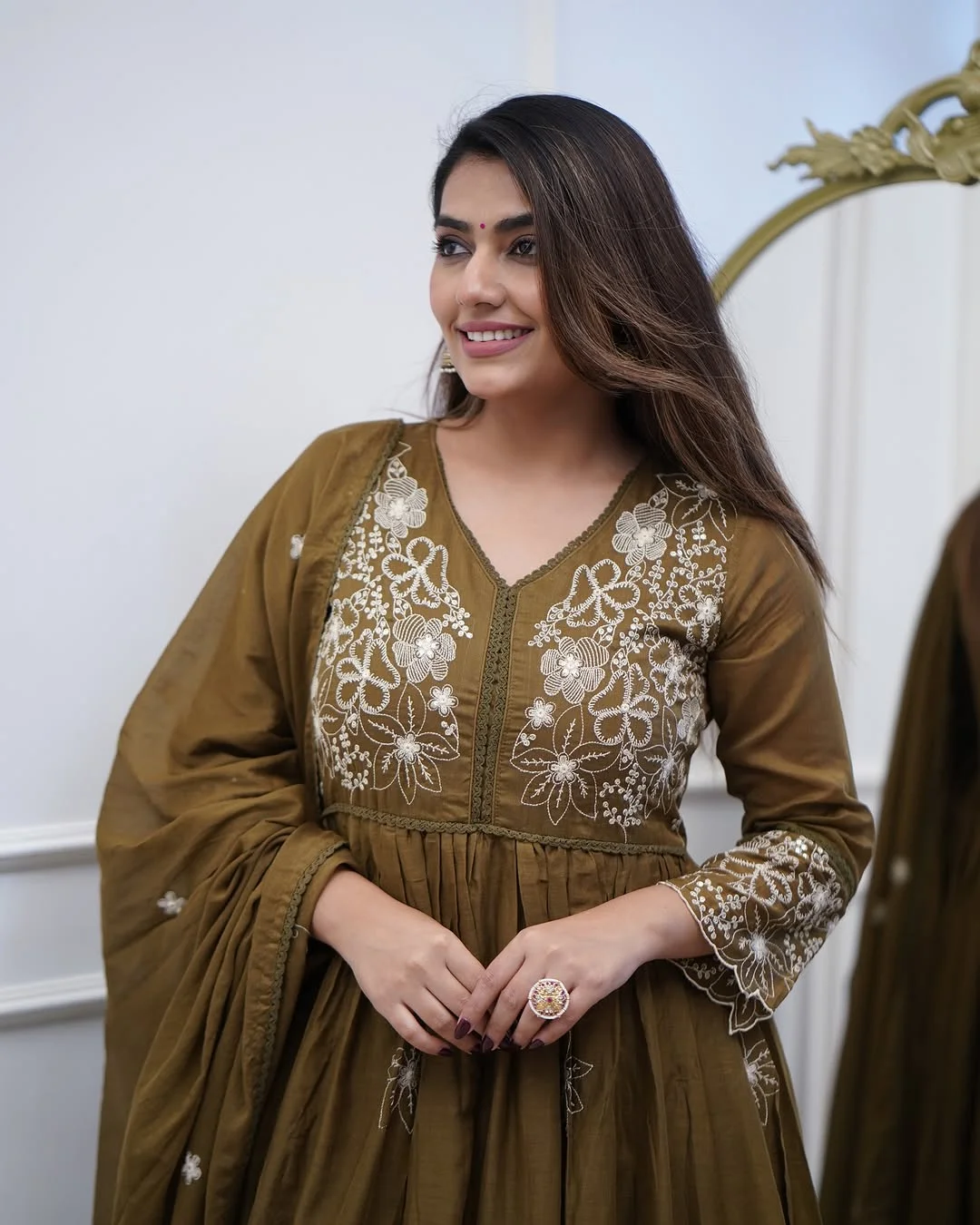 Women's Cotton Silk Kurta Set with Palazzo & Dupatta in Olive Green — photo 3 of 9