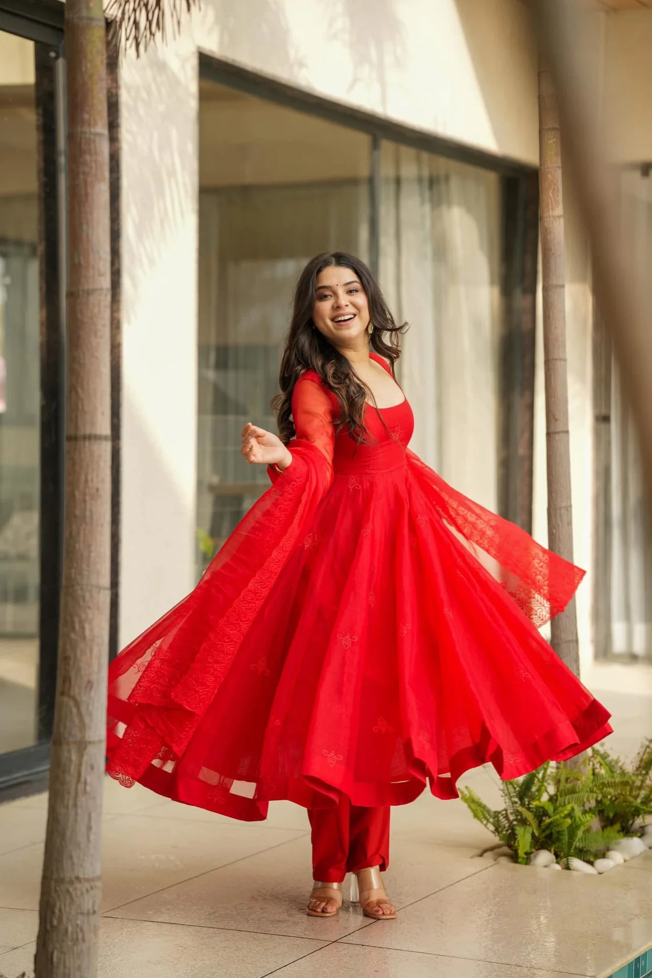 Women's Taby Silk Kurta Set with Chanderi Silk Pant and Dupatta in Red — photo 3 of 4