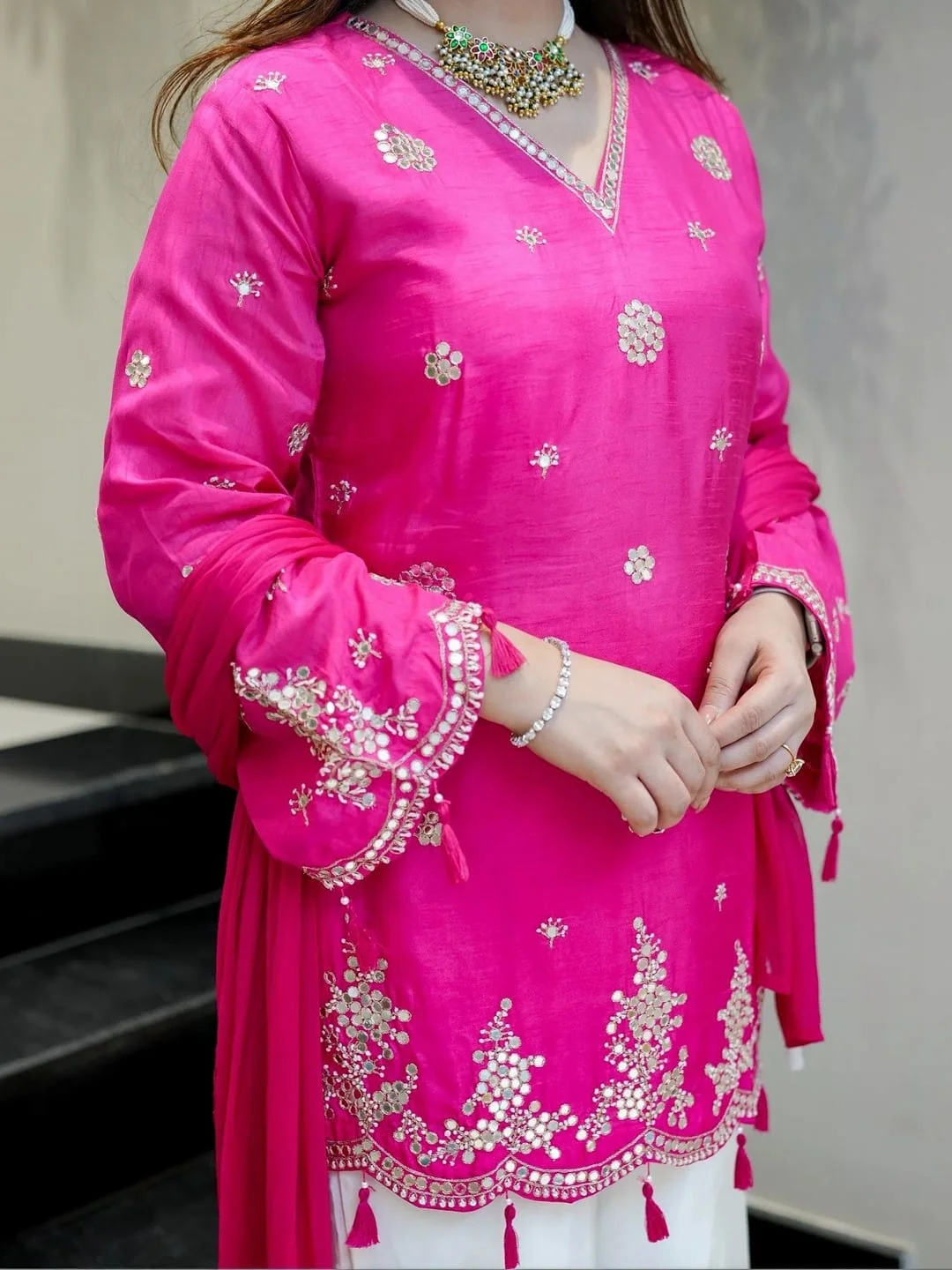 Women's Silk Kurta Set with Pant and Nazmin Dupatta in Fuchsia — photo 3 of 6