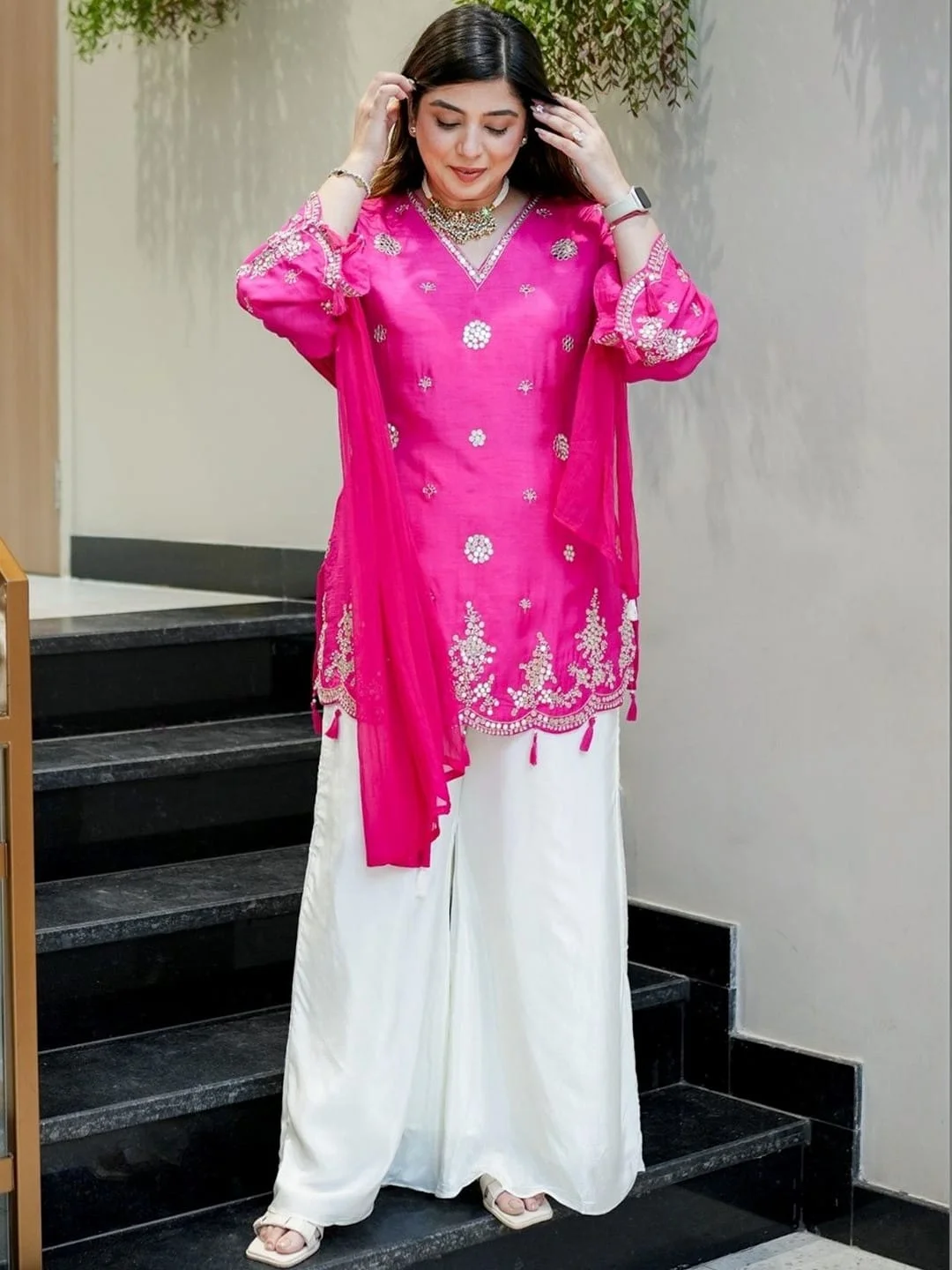 Women's Silk Kurta Set with Pant and Nazmin Dupatta in Fuchsia — photo 5 of 6