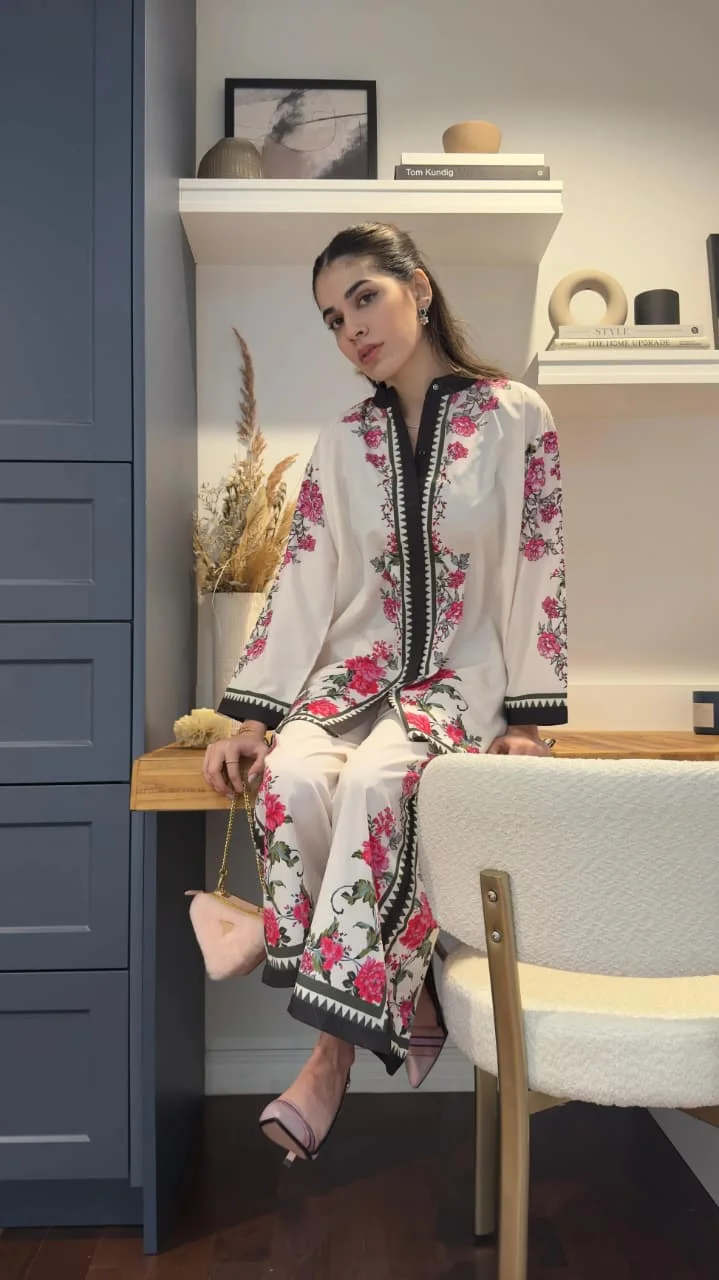 Women's Rayon Printed Kurta Set with Matching Pant in White — photo 5 of 6
