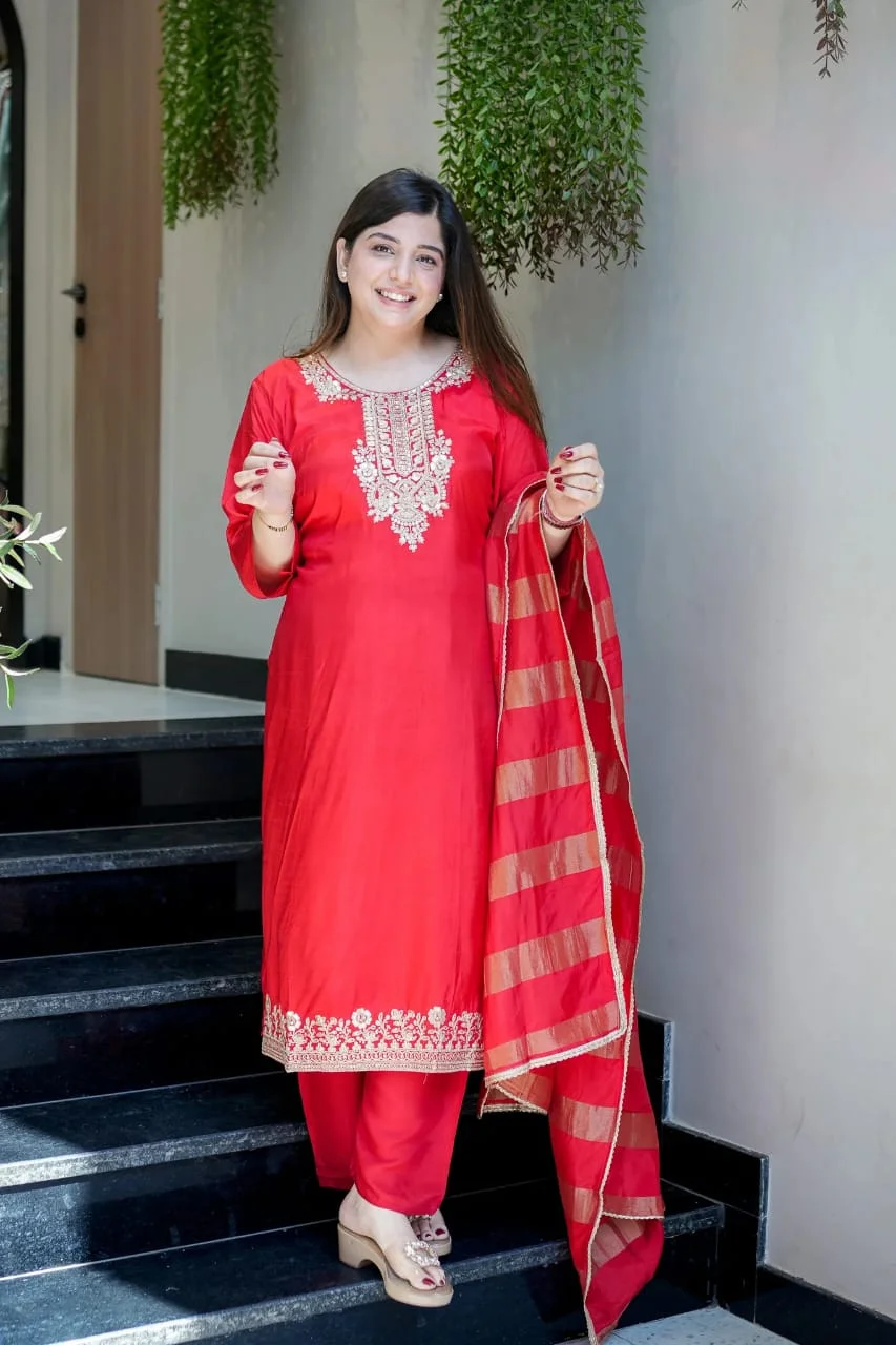 Women's Georgette Kurta Set with Silk Bottom in Red — photo 4 of 6