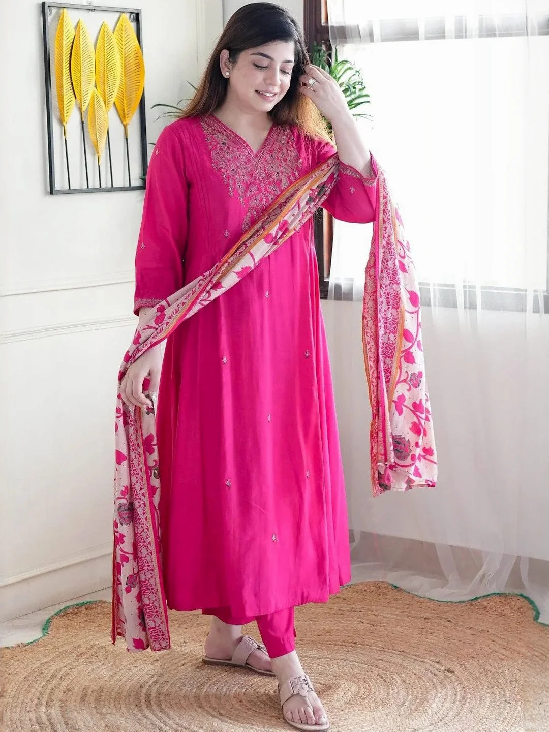 Women's Muslin Kurta Set with Plain Bottom and Floral Silk Dupatta in Rani Pink — photo 3 of 7
