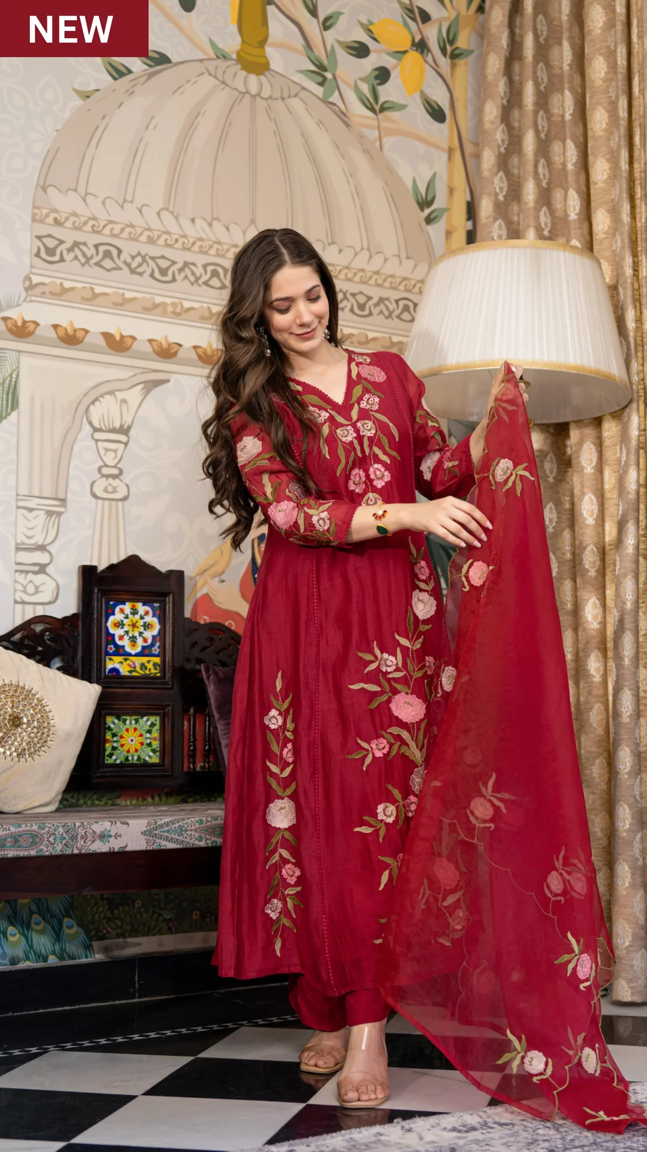 Women's Muslin Kurta Set with Embroidered Floral Motifs in Maroon — photo 2 of 7