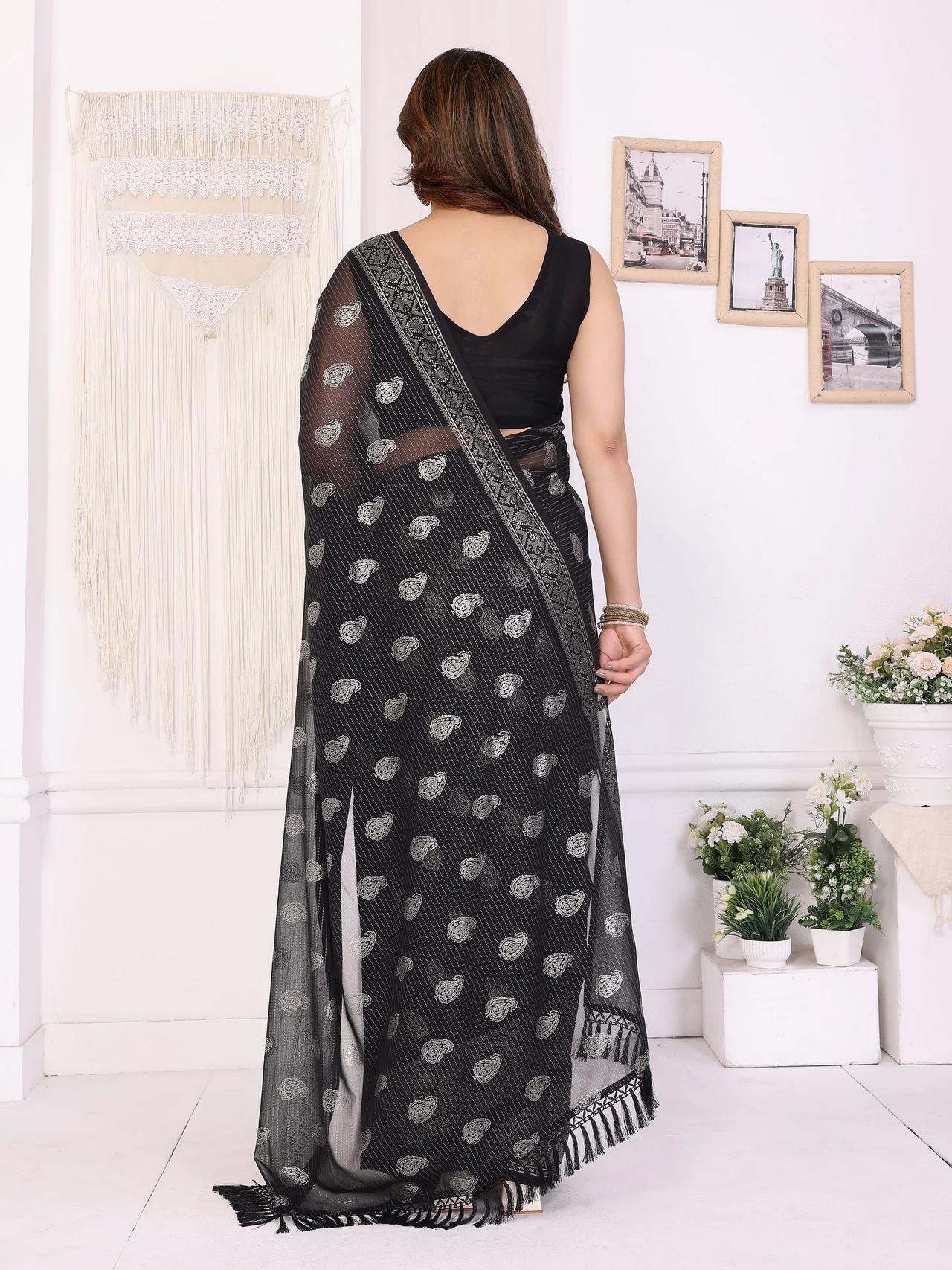 Georgette Plain Saree with Foil Work & Lace Detailing in Black — photo 5 of 8