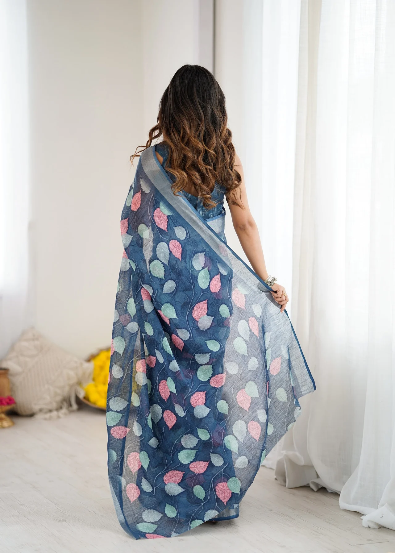 Lilan Patta Printed Saree with Unstich Georgette Blouse in Blue — photo 4 of 7