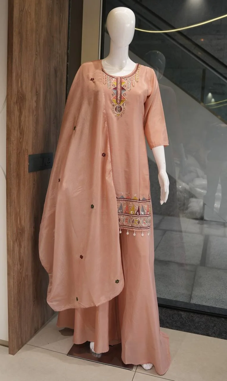 Chinon Embroidered Kurta Set with Palazzo in Peach — photo 4 of 6