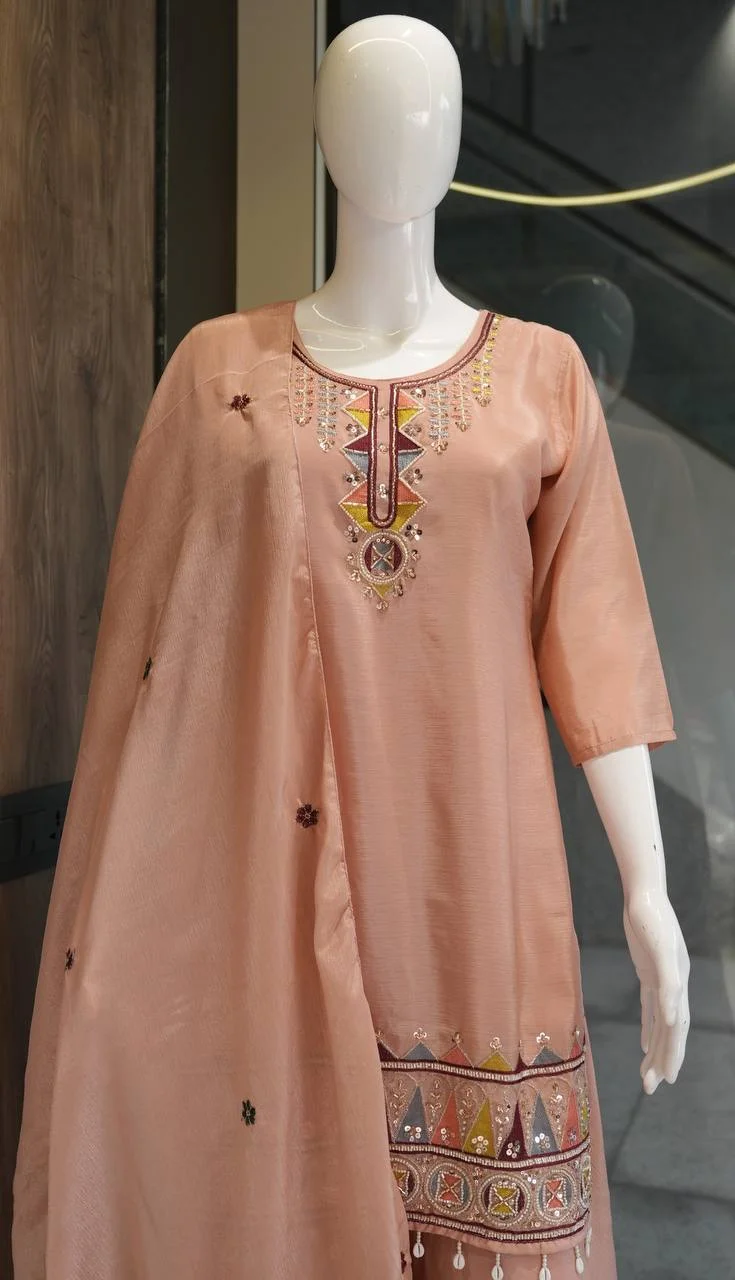 Chinon Embroidered Kurta Set with Palazzo in Peach — photo 5 of 6
