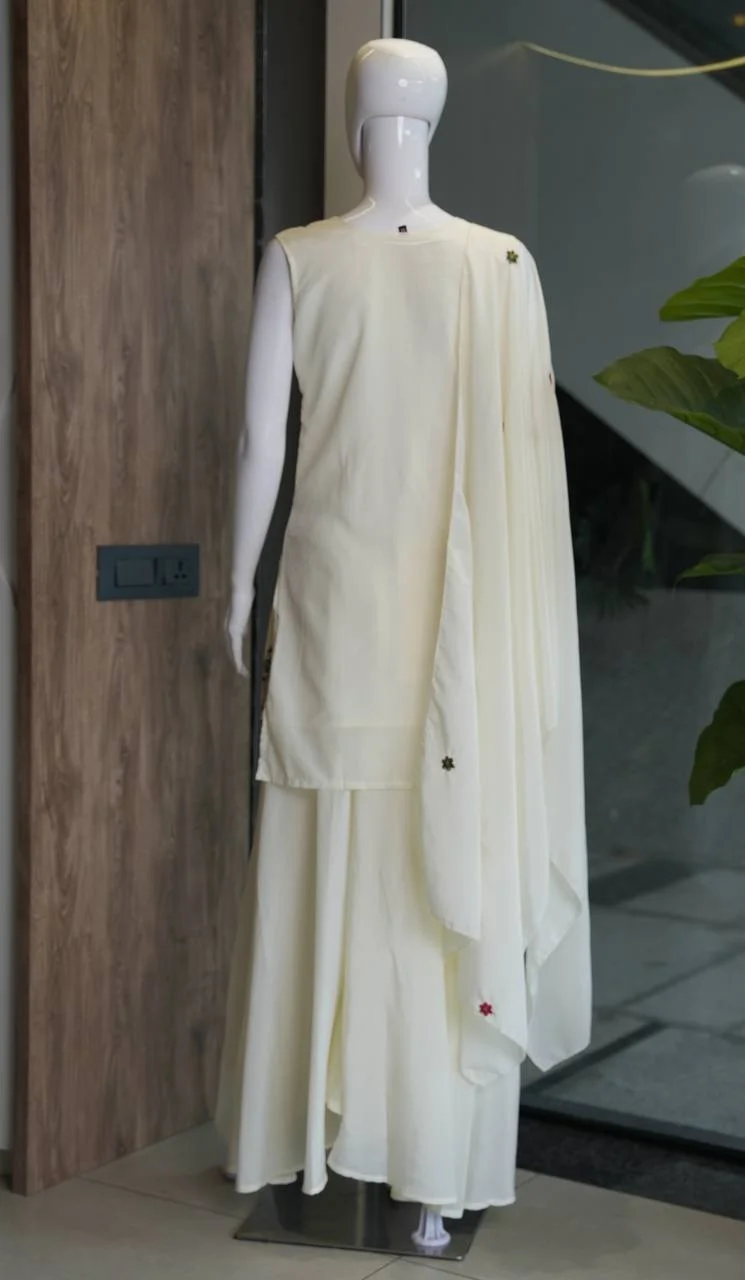 Sleeveless Chinon Kurta Set with Palazzo in Cream — photo 5 of 6