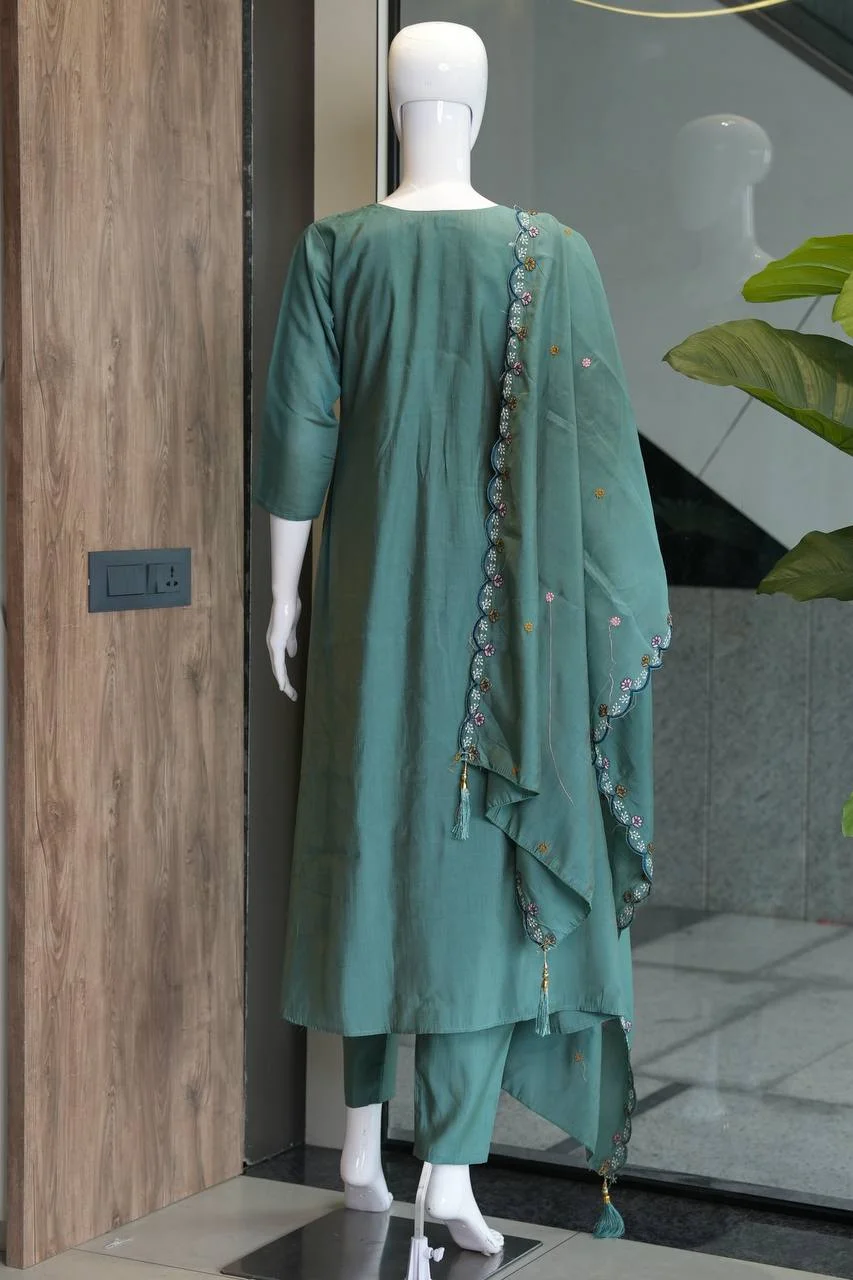 Silk Notch Neck Yoke Kurta Set with Palazzo in Teal — photo 5 of 6