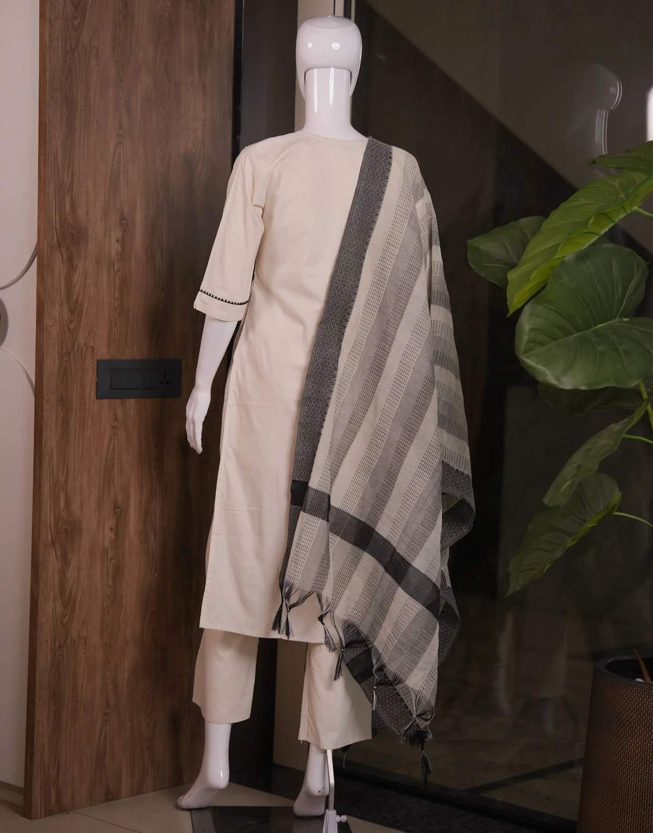 Cotton Floral Yoke Kurta Set with Palazzo in Off White — photo 7 of 7