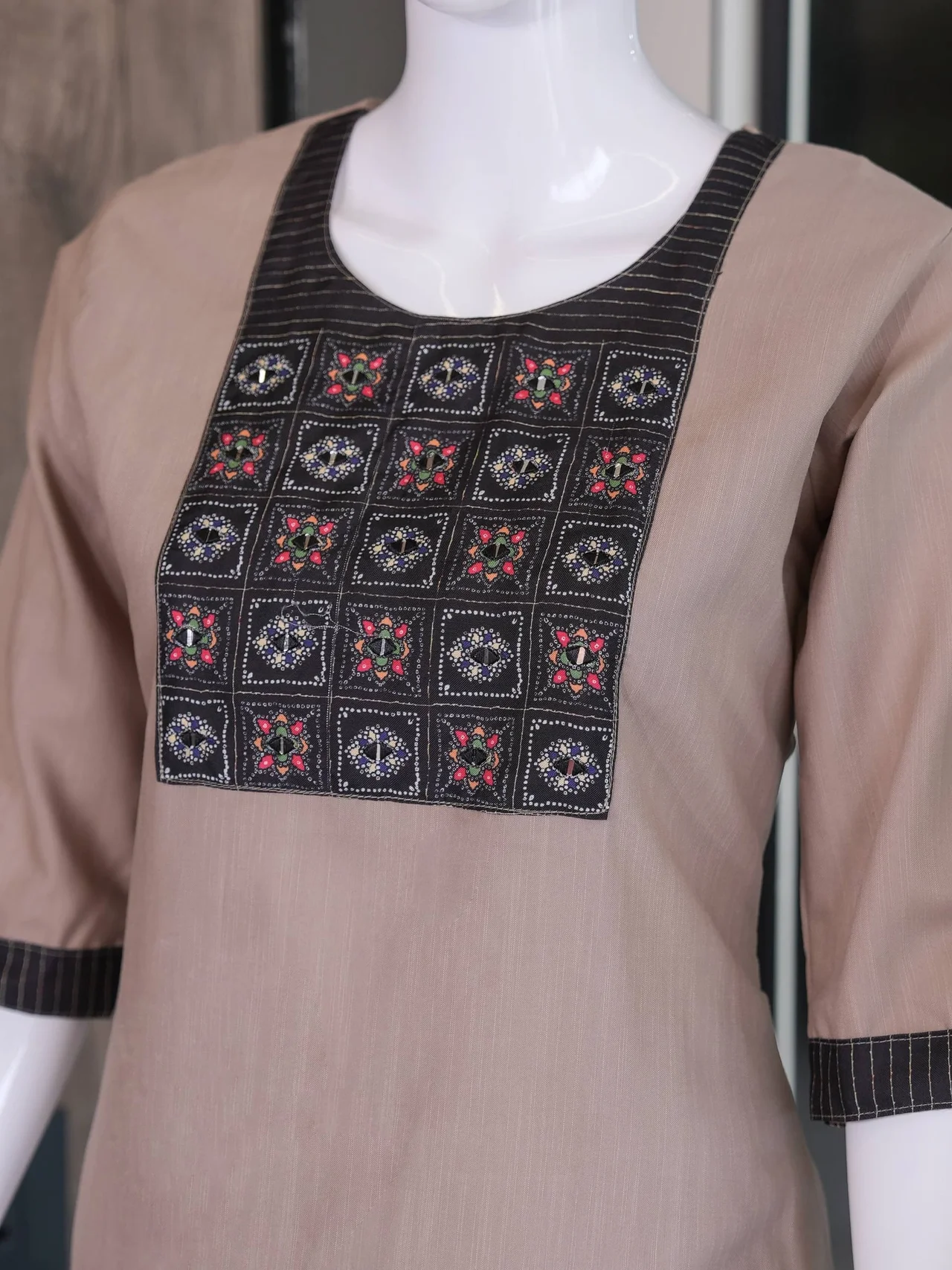 Cotton Contrast Yoke Kurta Set with Palazzo in Mauve — photo 5 of 8