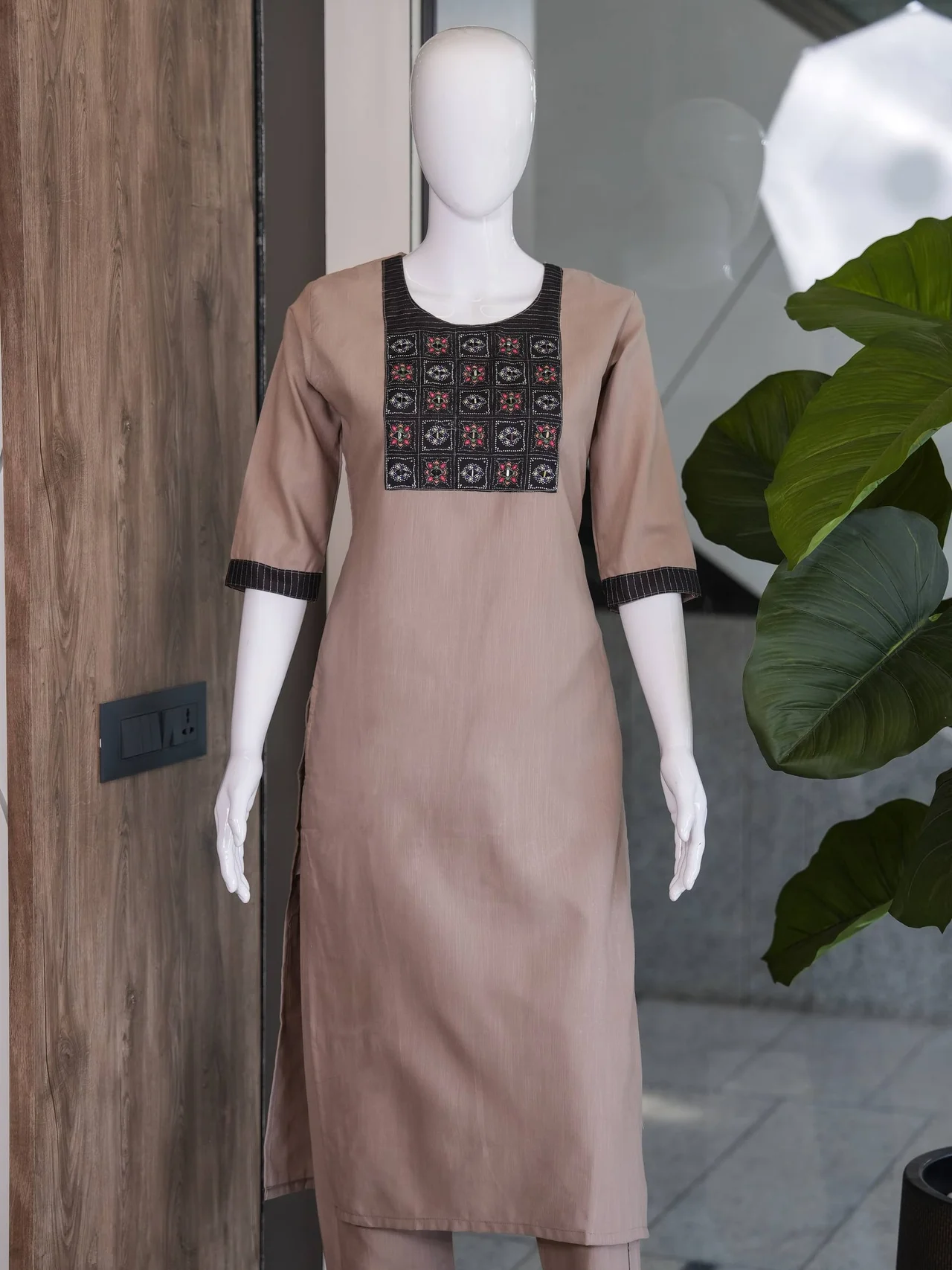 Cotton Contrast Yoke Kurta Set with Palazzo in Mauve — photo 7 of 8