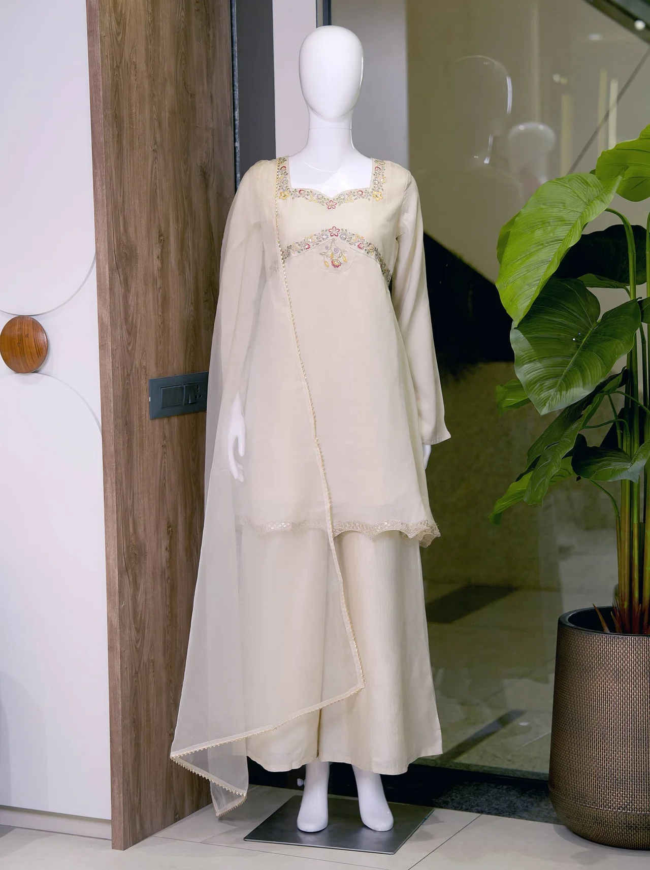 Silk Sequin Kurta Set with Organza Dupatta in Off White — photo 5 of 7