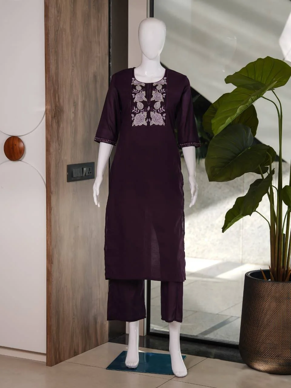 Cotton Rose Embroidered Straight Kurta Set in Purple — photo 5 of 8