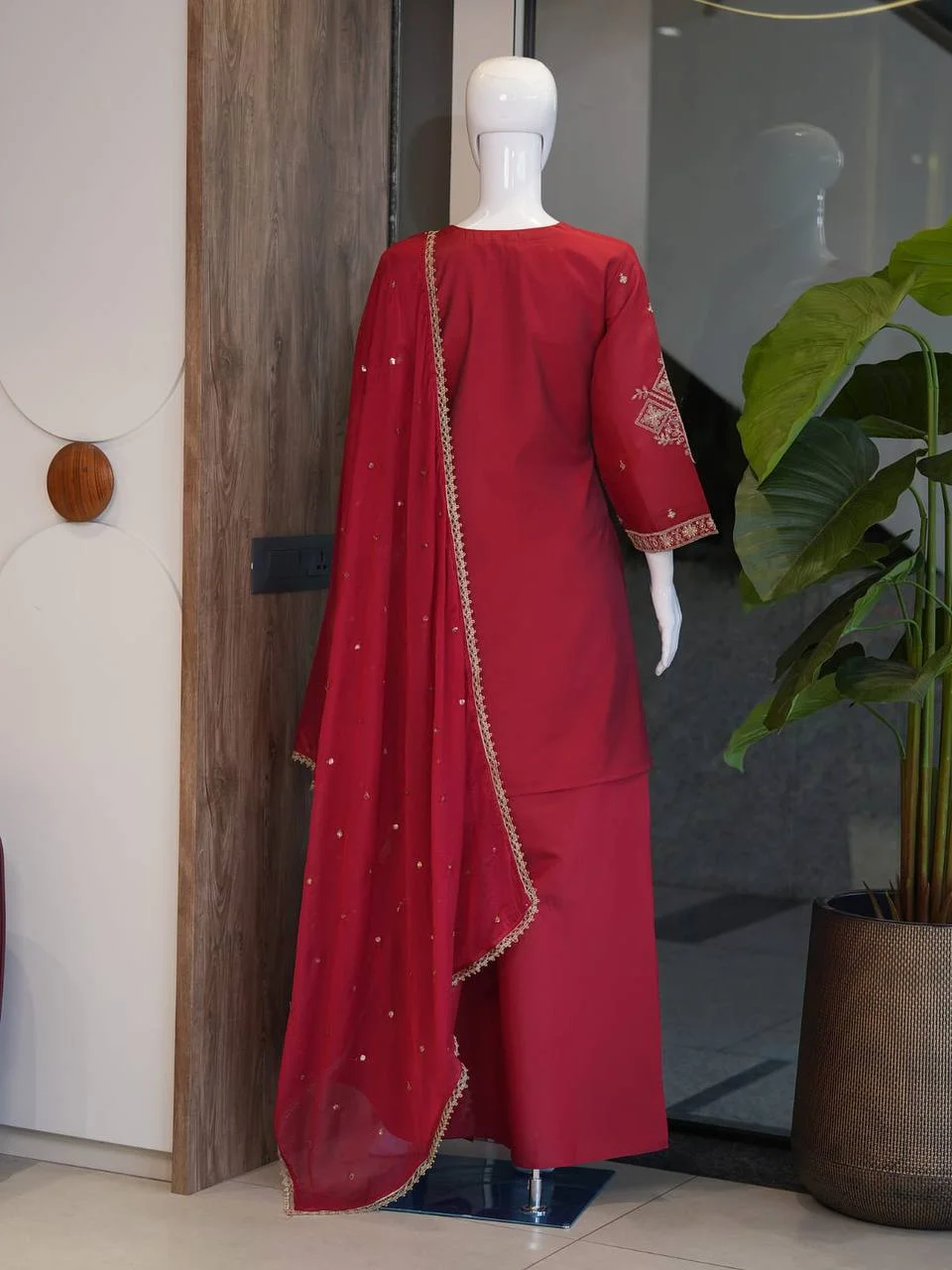 Roman Silk Sequin Kurta Set with Dupatta in Red — photo 6 of 6
