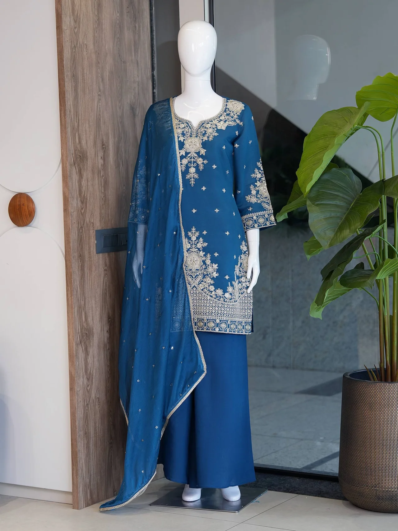 Roman Silk Embroidered Kurta with Dupatta in Peacock Blue — photo 6 of 7