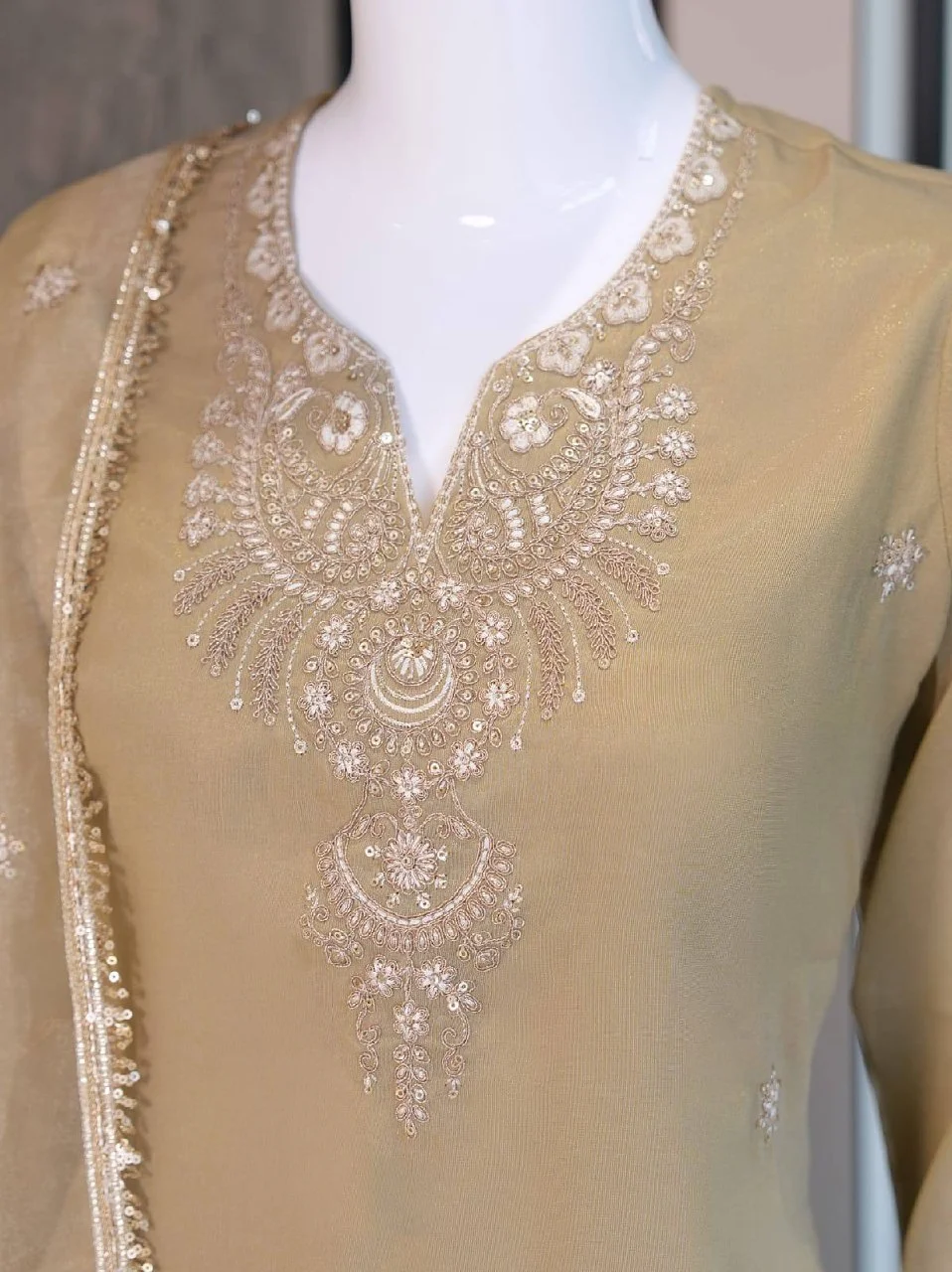 Sequin Kurta Set with Organza Dupatta in Beige — photo 5 of 7