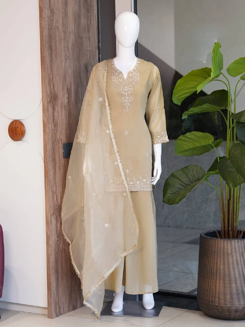 Sequin Kurta Set with Organza Dupatta in Beige — photo 6 of 7