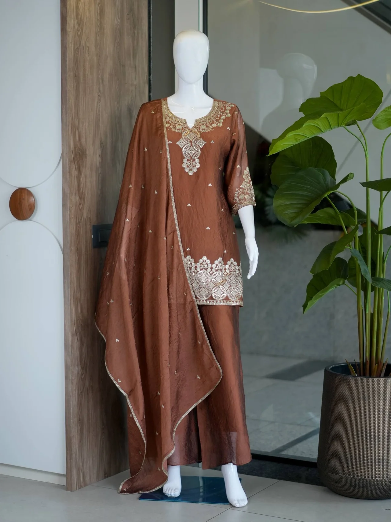 Sequin Notch Neck Kurta Set with Dupatta in Rust — photo 6 of 7