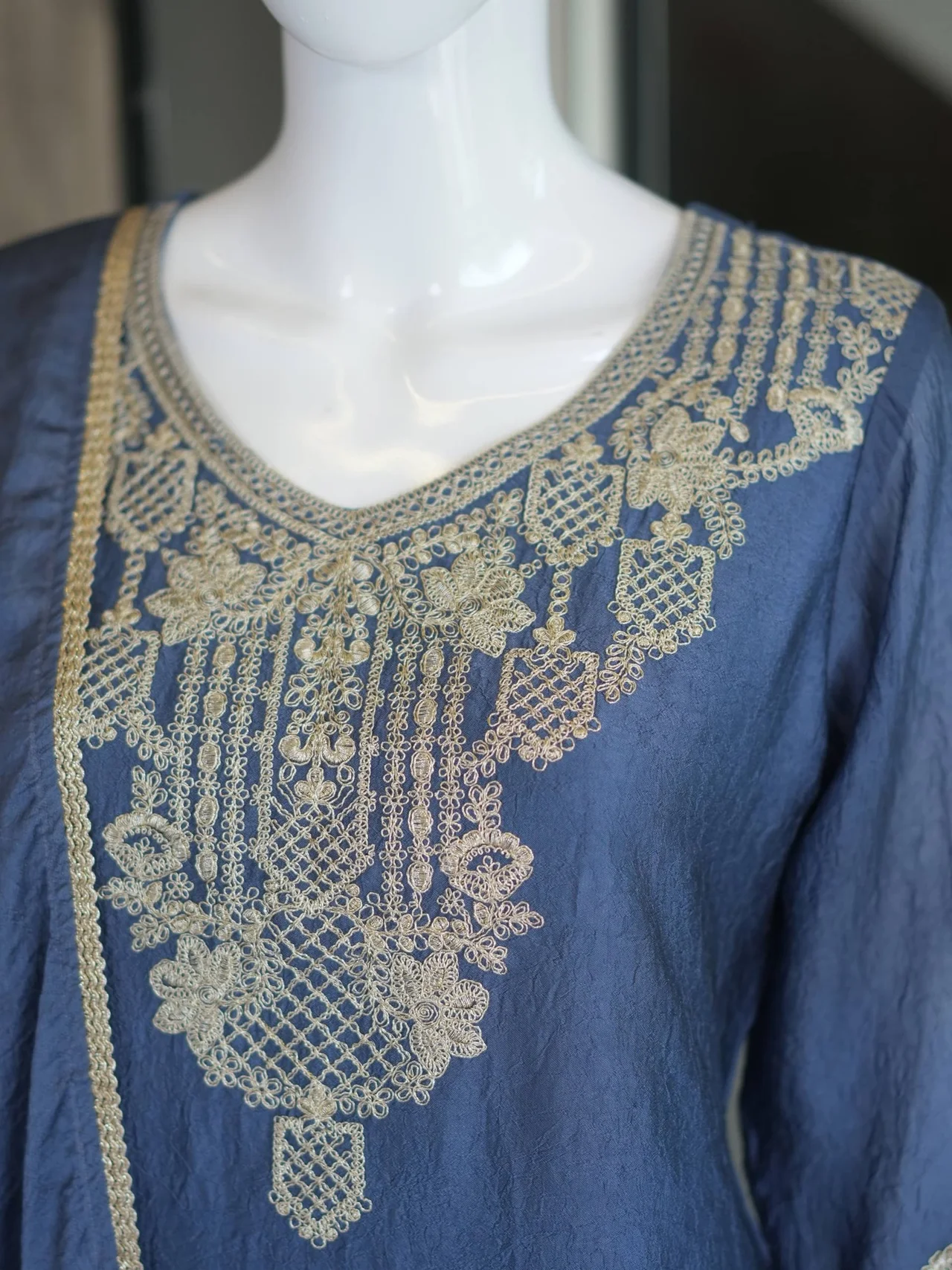 Embroidered V Neck Kurta Set with Dupatta in Denim Blue — photo 4 of 6