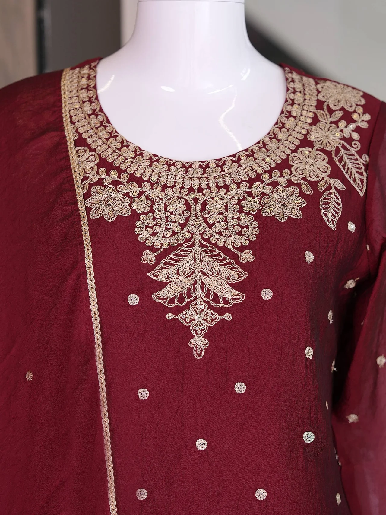 Sequin Butti Round Neck Kurta Palazzo Set in Maroon — photo 5 of 7