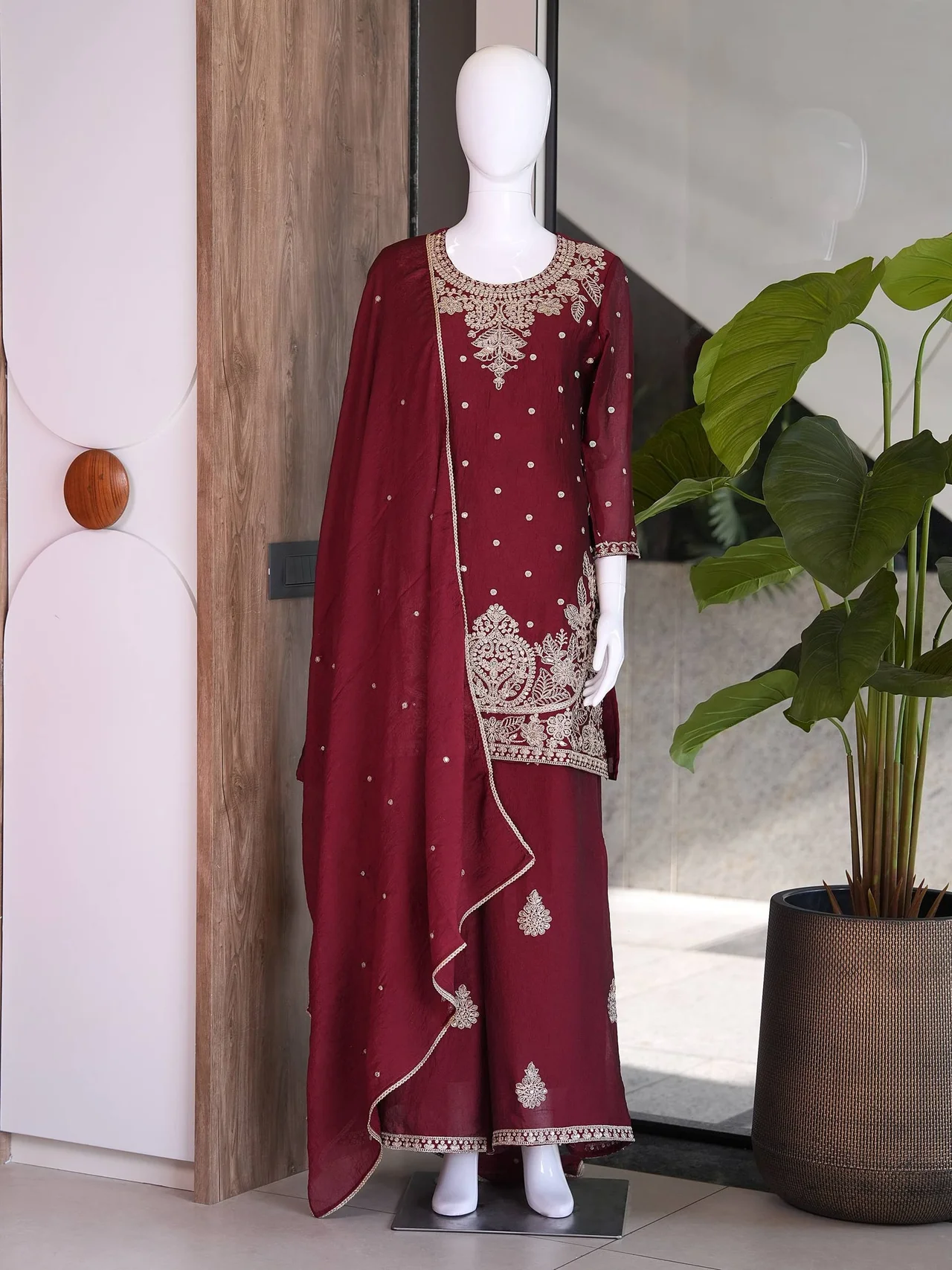 Sequin Butti Round Neck Kurta Palazzo Set in Maroon — photo 6 of 7