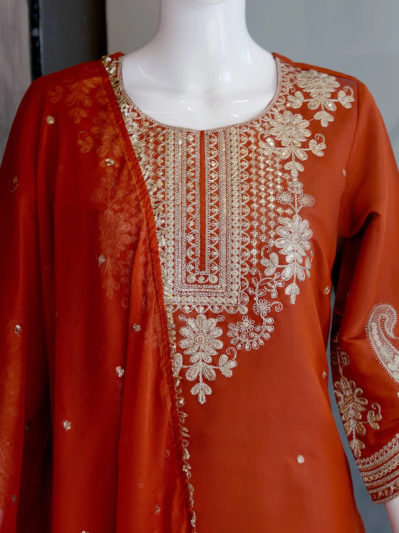 Roman Silk Paisley Kurta Set with Dupatta in Rust — photo 5 of 7