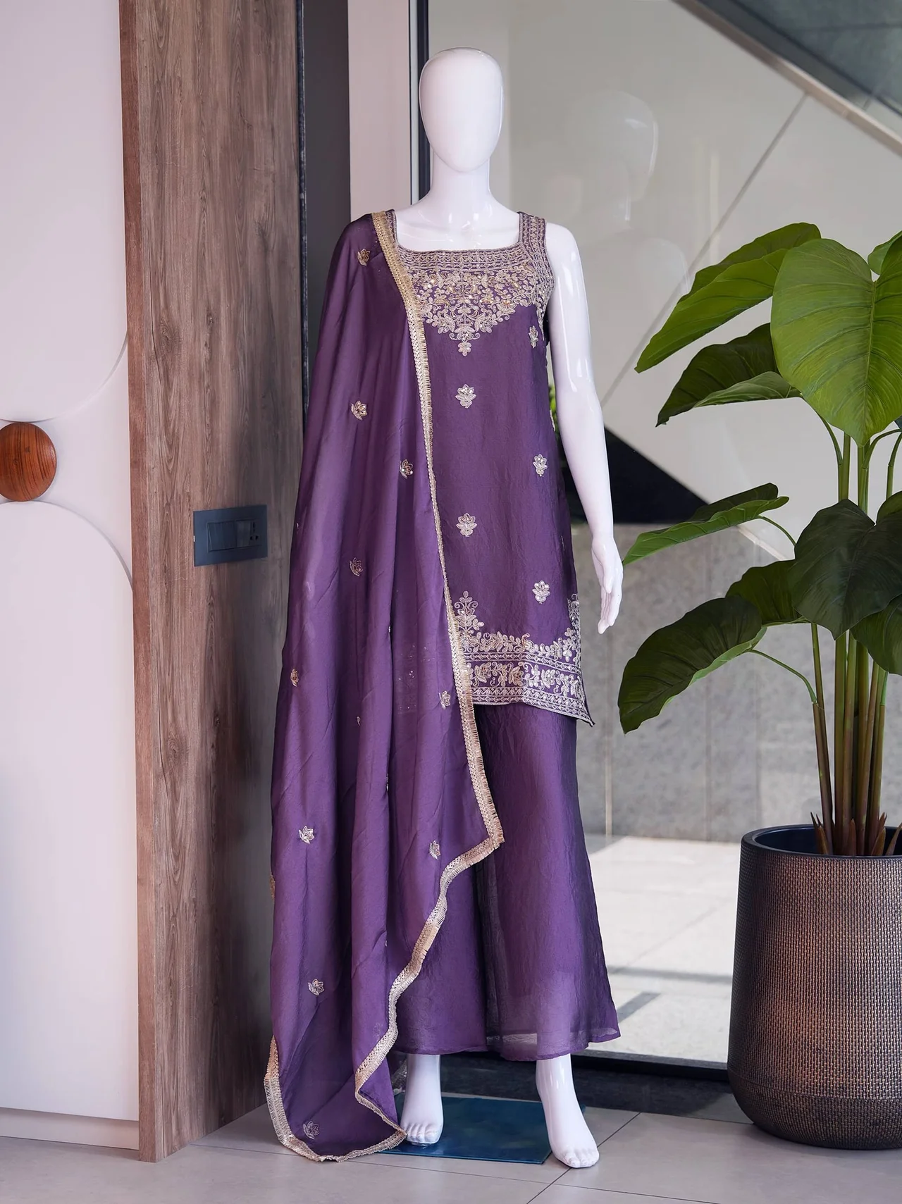 Sleeveless Sequin Kurta Set with Dupatta in Purple — photo 4 of 6