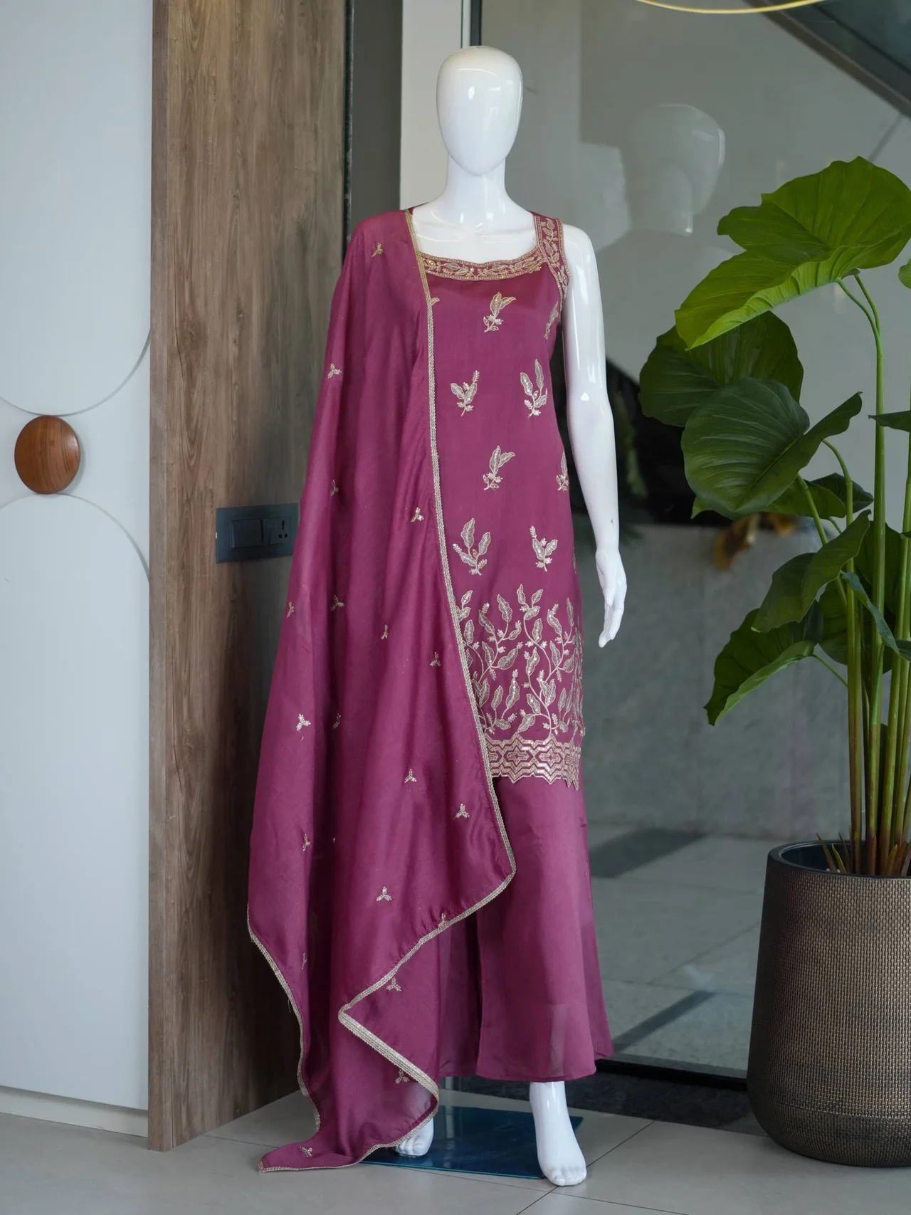 Silk Leaf Embroidered Kurta Set with Dupatta in Wine — photo 5 of 7