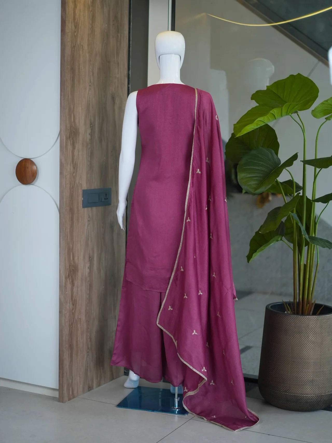 Silk Leaf Embroidered Kurta Set with Dupatta in Wine — photo 7 of 7