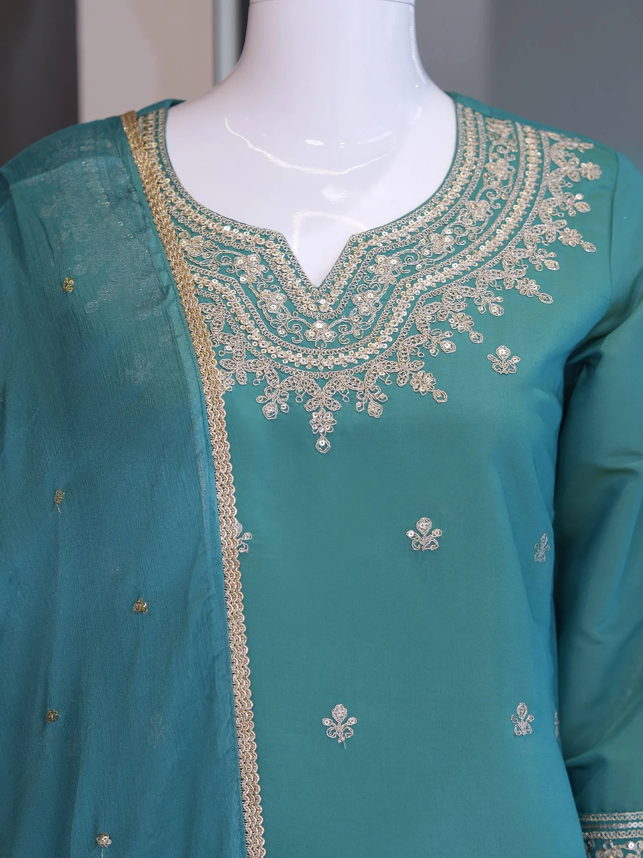 Roman Silk Notch Neck Kurta Set with Dupatta in Teal — photo 5 of 7