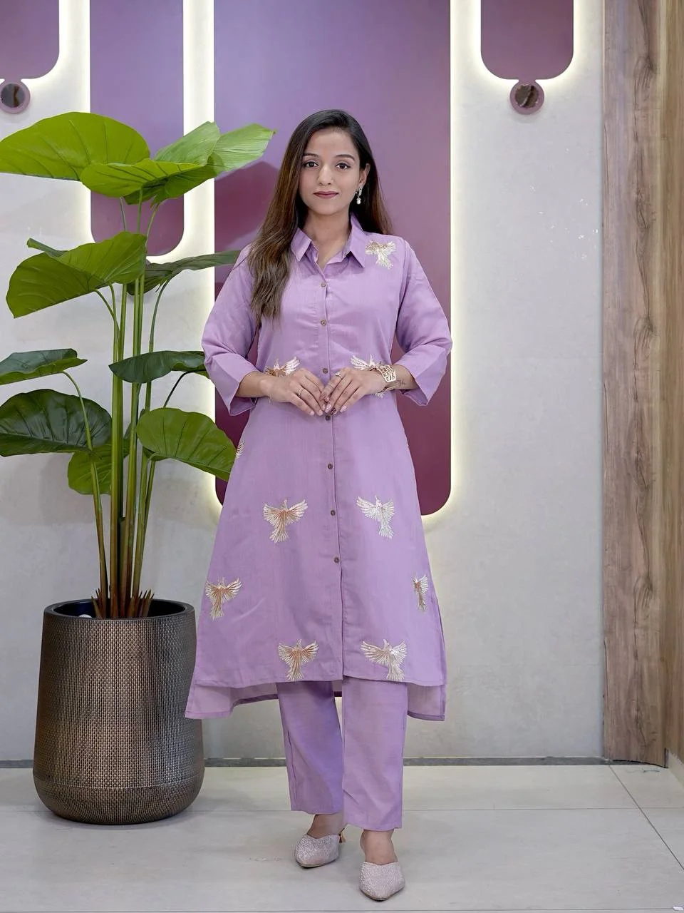 Roman Silk Bird Embroidered Kurta Set in Lilac — photo 2 of 9