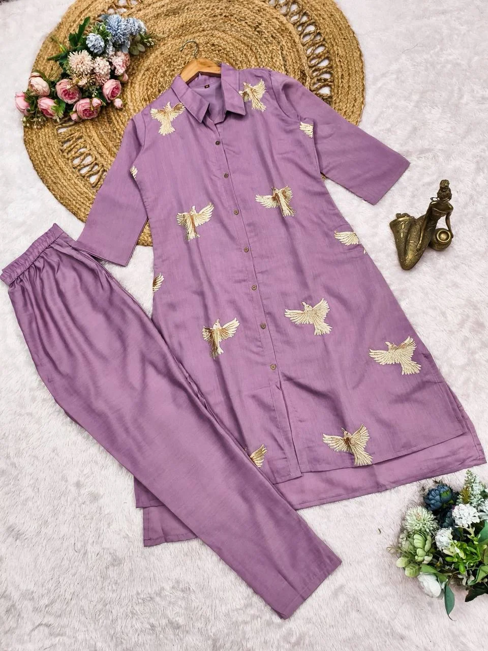 Roman Silk Bird Embroidered Kurta Set in Lilac — photo 8 of 9