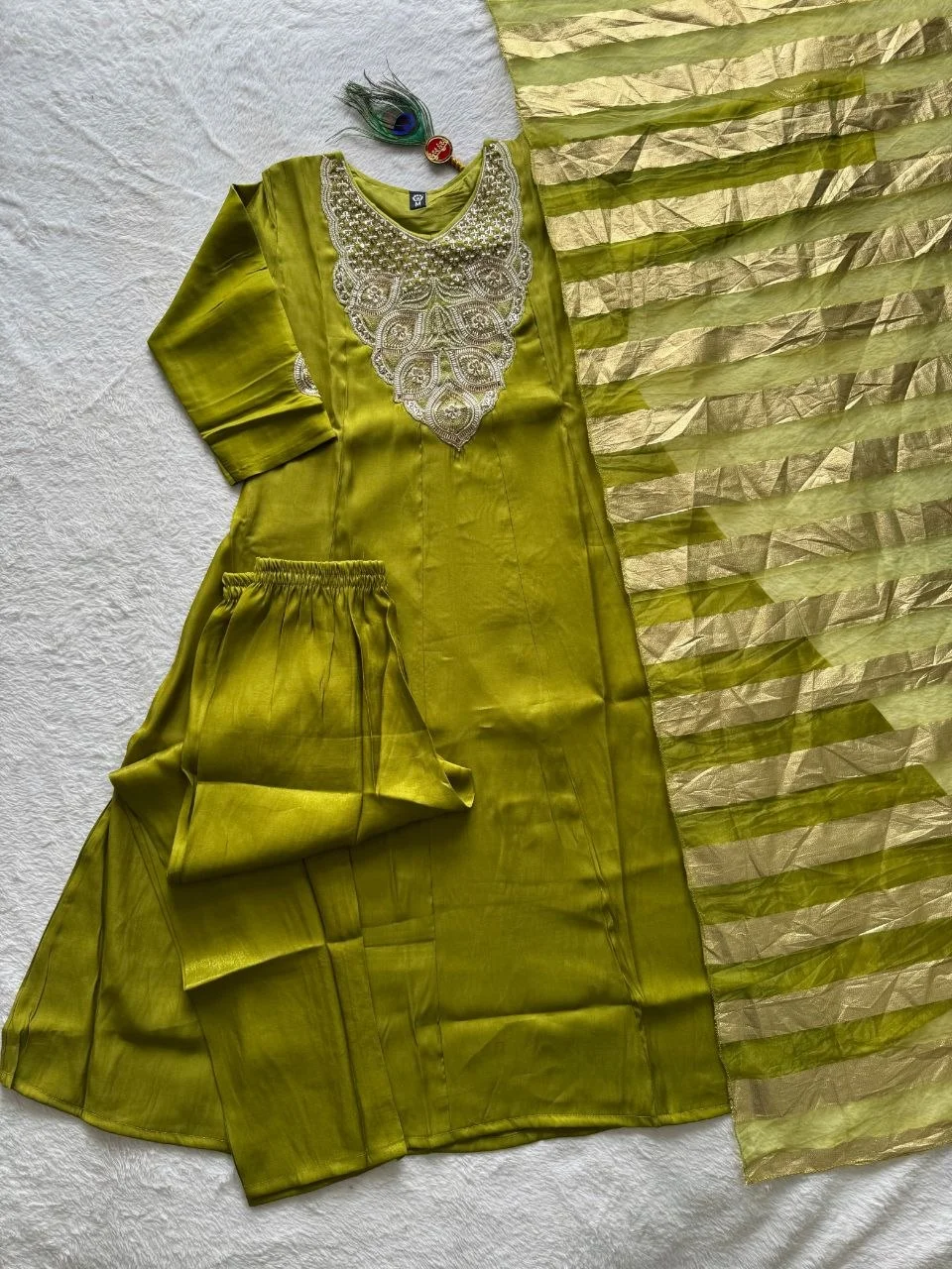 VIDALA CLOTHINGS Parrot Anarkali Kurti Pant Dupatta Set for Women in Parrot Green — photo 7 of 7