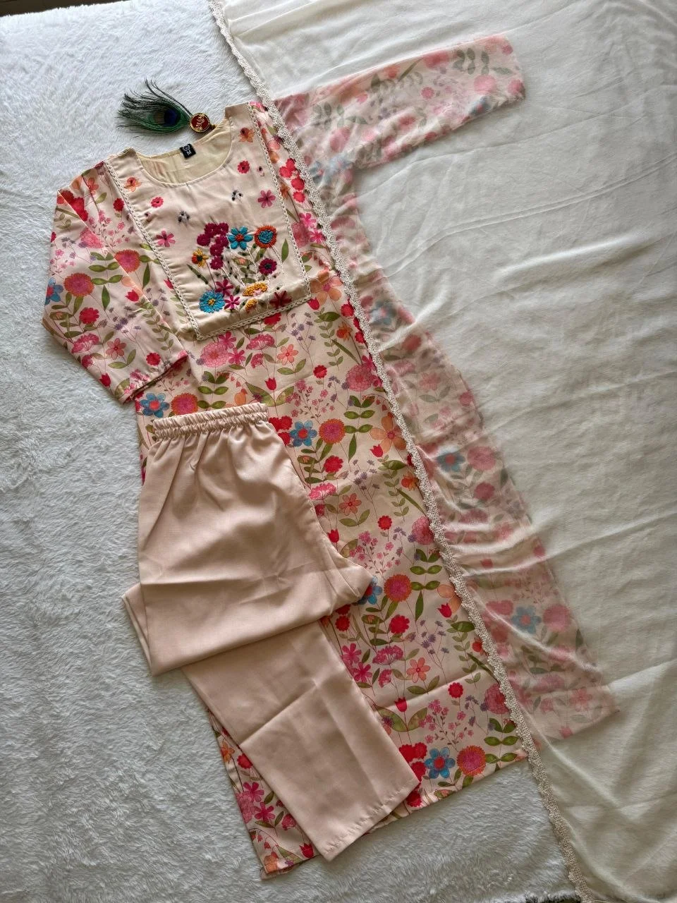 VIDALA CLOTHINGS Beige Cream Pure Linen Cotton Straight Kurti with Pant & Nazneen Dupatta Set — photo 8 of 8