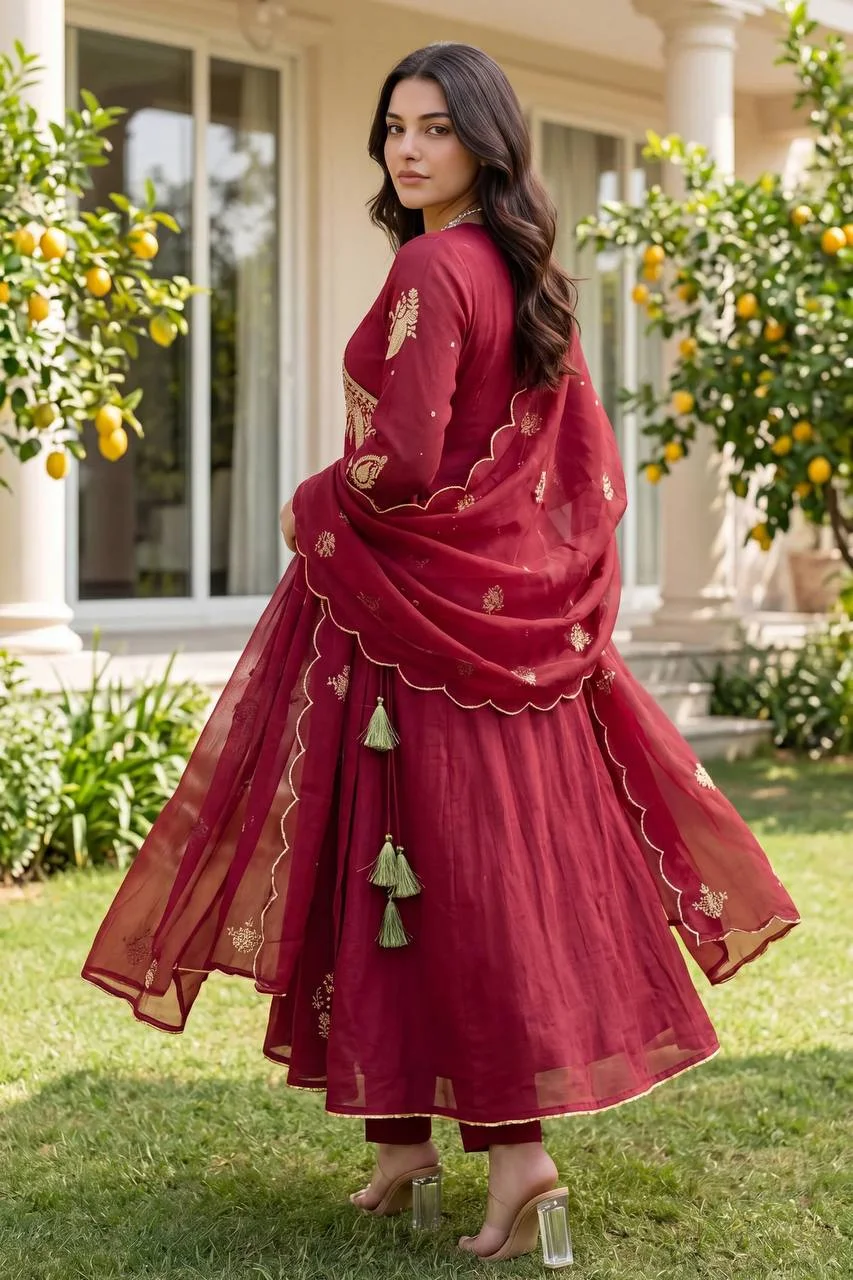 VIDALA CLOTHINGS Pure Mul Chanderi Kurti with Pant & Embroidered Dupatta Set in Maroon — photo 8 of 10
